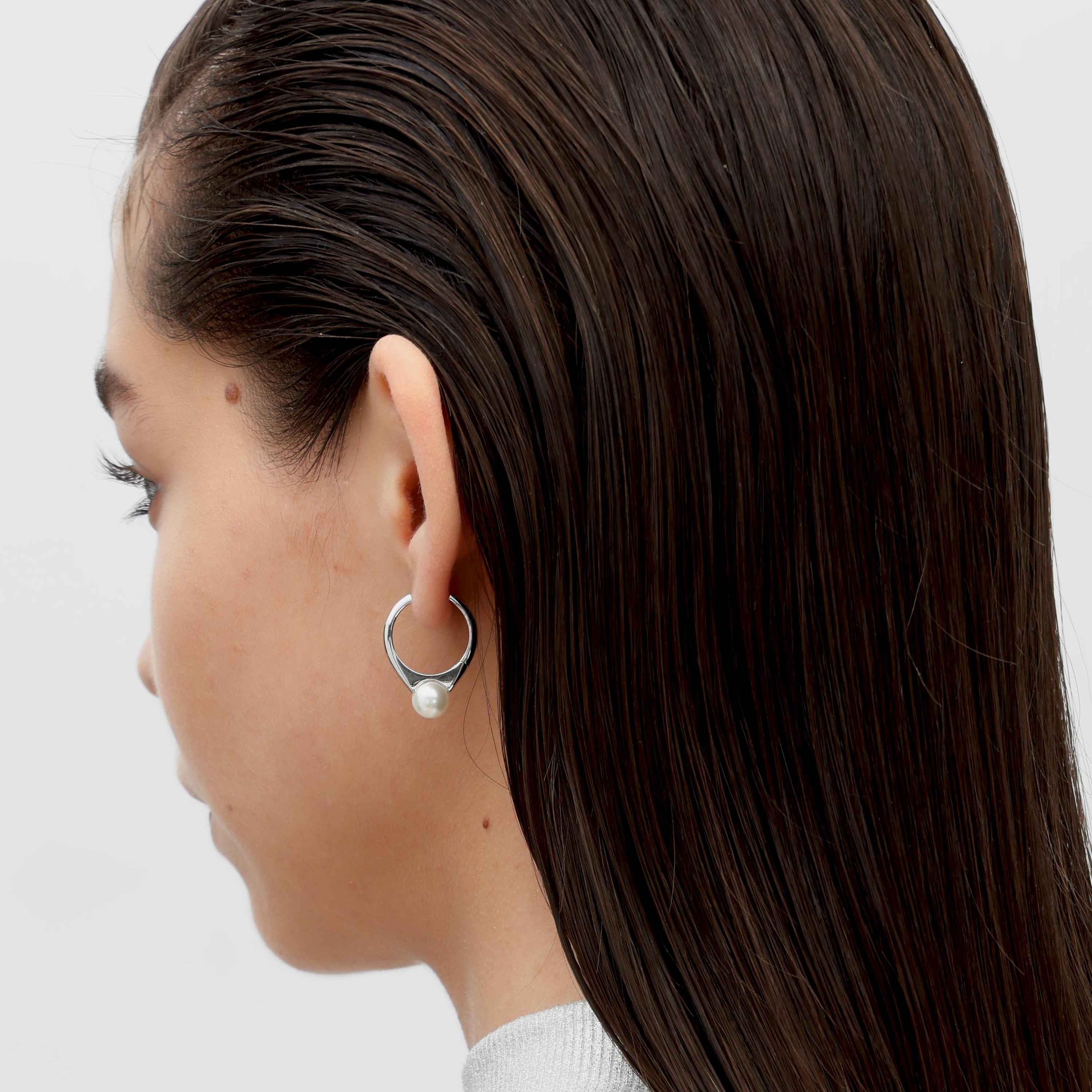 RSNY pearl ring earrings - RSNY R2145A 铜镀铑/银耳针 约8*26*20mm 钻石型设计元素/时尚感几何造型/优选精品级贝珠/精致感细节处理