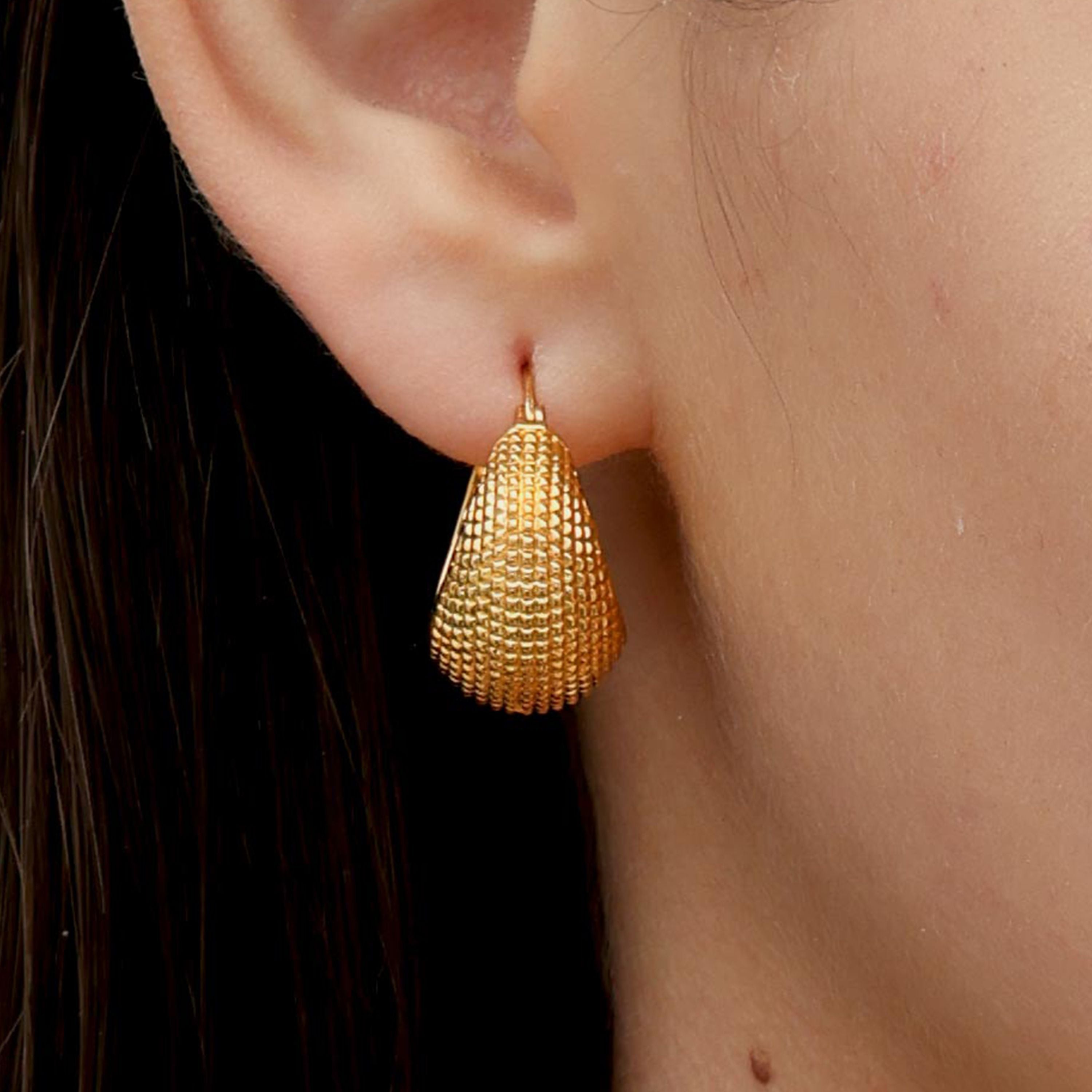 RSNY Diamond Geometric Earrings - RSNY R2080B 铜镀金/银耳针 重量:11g 约23*14*24mm 钻石纹设计元素/精致感细节处理/时尚感几何造型/镜面级精工抛光/轻量化品牌工艺
