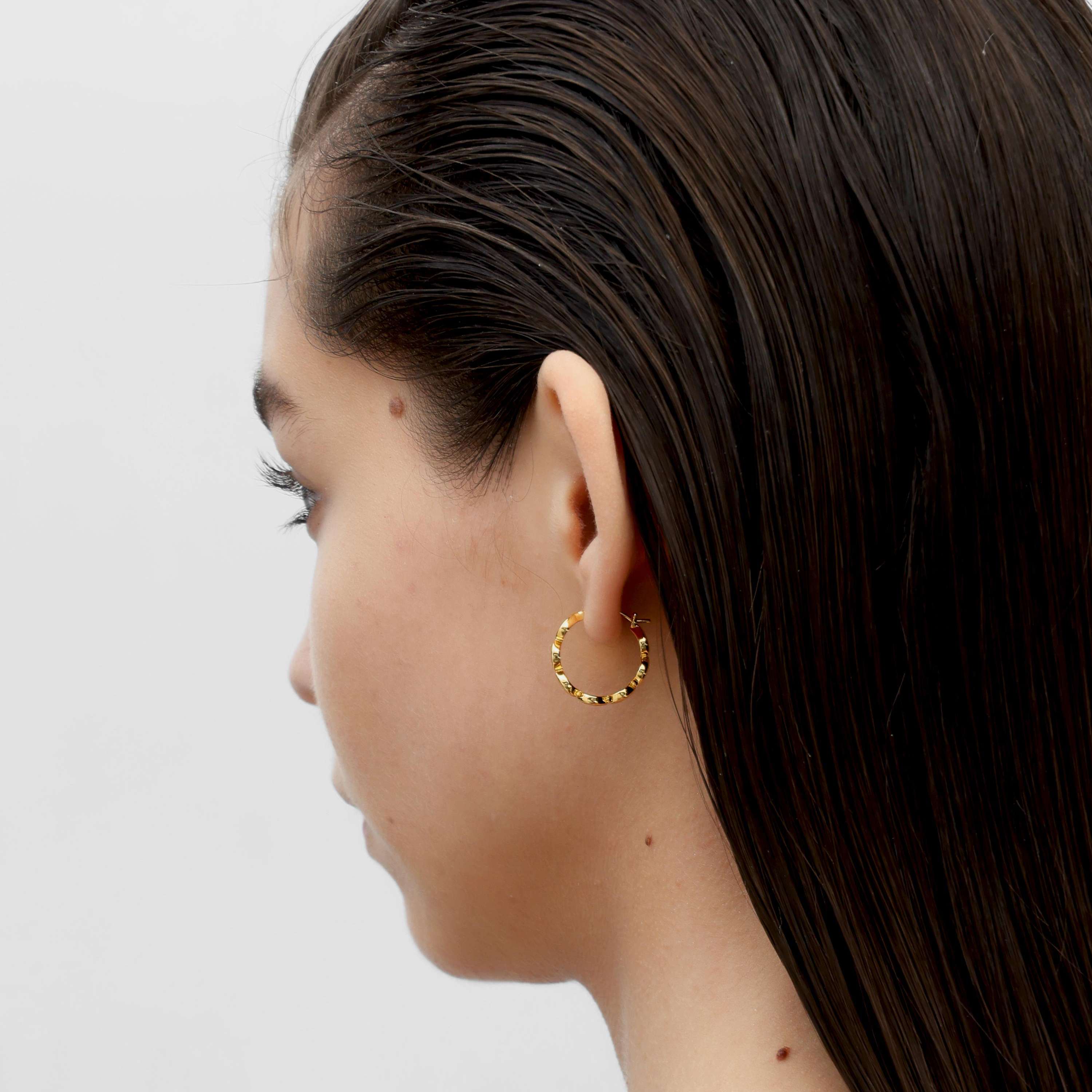 RSNY simple styling earrings - RSNY R2105B 铜镀金/银耳针 约19*6*19mm 时尚绕圈纹设计/镜面级精工抛光/轻量化品牌工艺/纯银高品质耳针