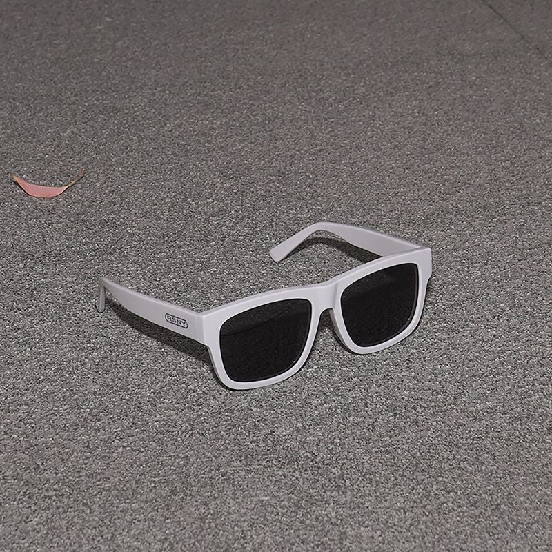 RSNY UN Classic square sunglasses - RSNY ·MJ0001B · Plate/nylon lenses · Frame width 148mm/temple length 145mm · Lens width 56mm/height 43.9mm · Unisex cement gray popular color scheme /0 tactile metal logo