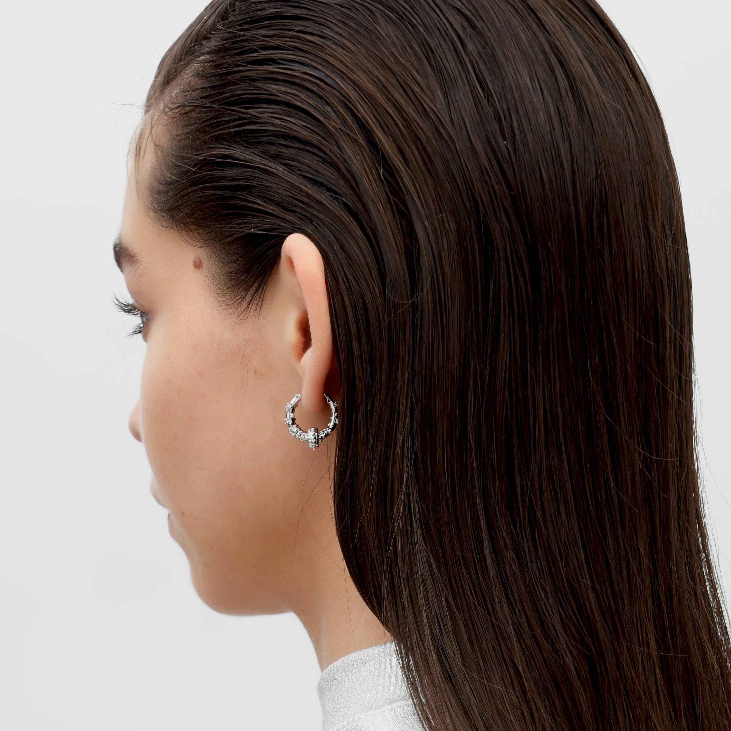RSNY Diamond Textured Earrings - RSNY R2141A 铜镀铑/银耳针 约8*20*20mm 钻石纹设计元素/时尚感几何造型/精选优质仿钻石/纯银高品质耳针