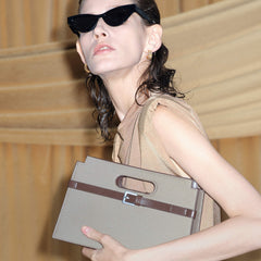 RSNY Urban Flex Mini Tote - RSNY Length 27 * Width 7 * Height 17cm Strapless waterproof trench coat fabric, cocoa brown calfskin, Helena leather fabric, signature belt buckle, main mezzanine, open mouth, portable design.