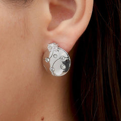 RSNY geometric line stud earrings - RSNY R2126A 铜镀铑/银耳针 约20*23*4mm 半球体几何造型/精致感细节处理/镜面级精工抛光/纯银高品质耳针