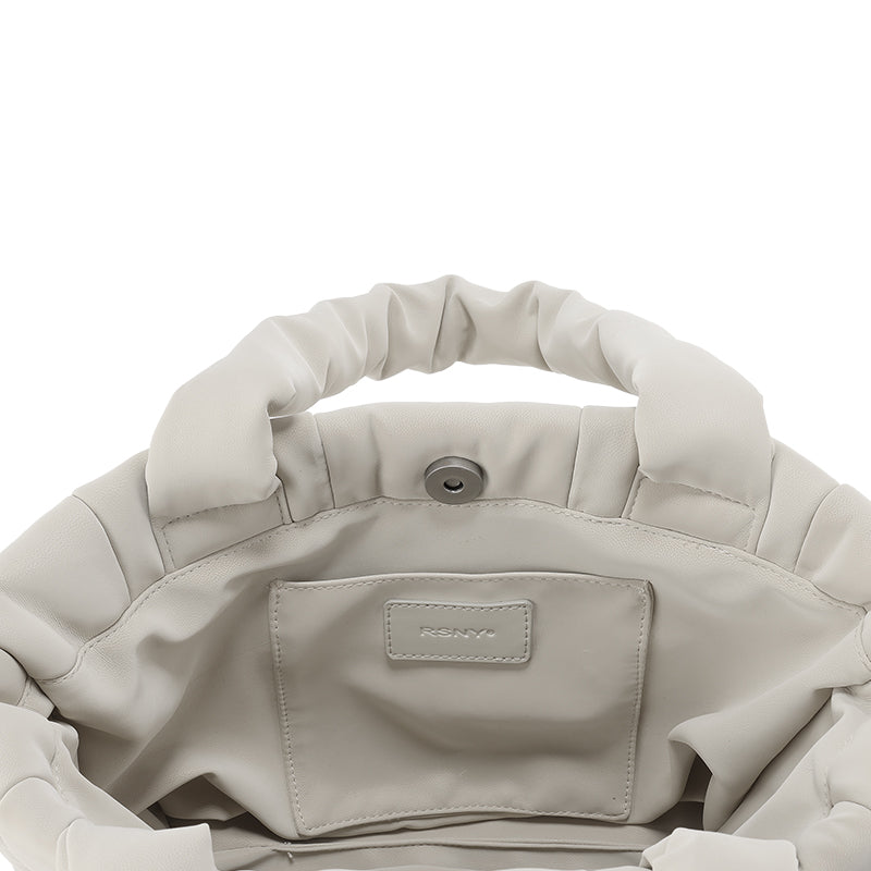 RSNY Nappy Nappy Cloud Bucket Bag - RSNY Length 22 * Width 12 * Height 19cm cow leather, super tactile leather fabric, iconic metal LOGO decoration, main mezzanine, light feel, flip design, genuine leather intervention design