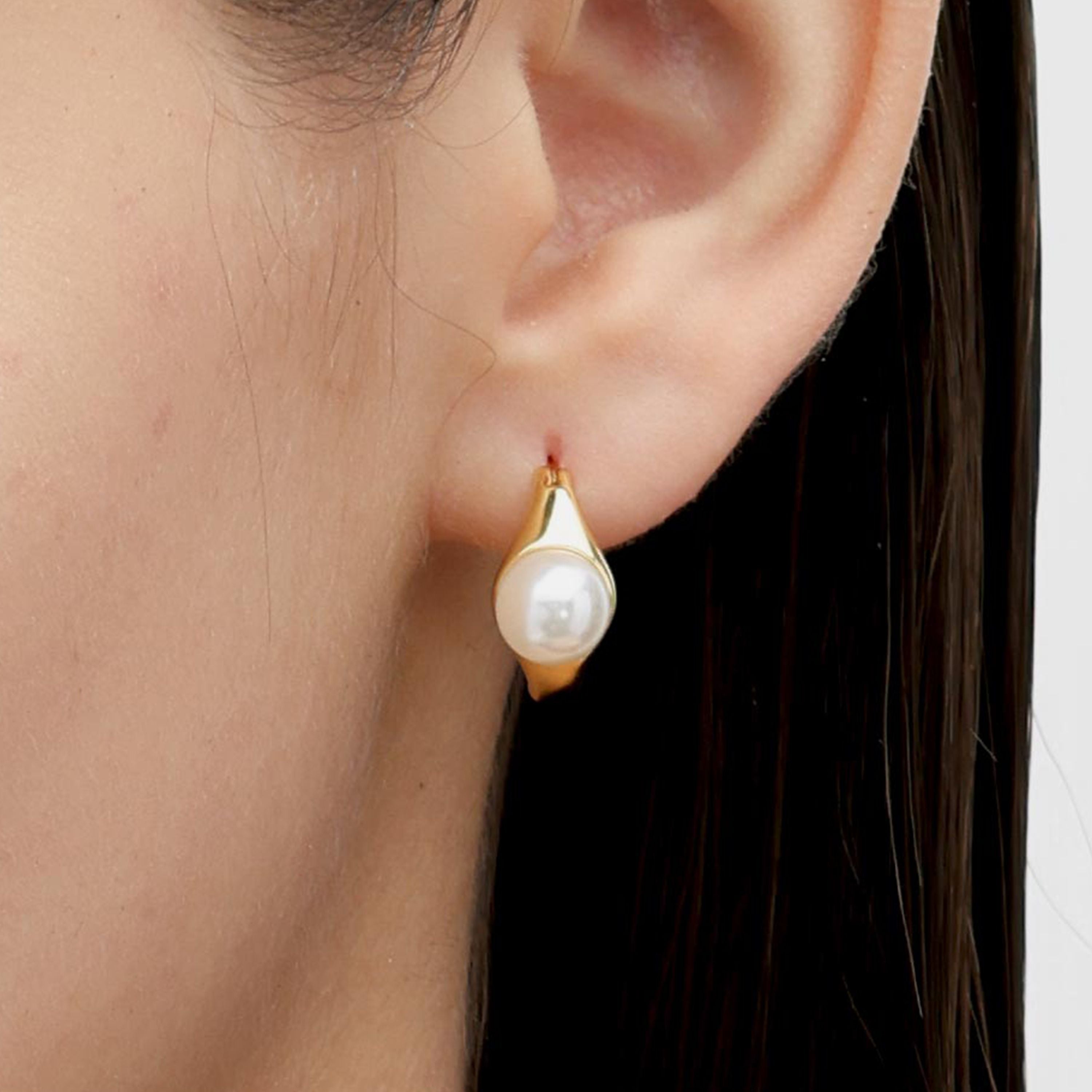 RSNY irregular pearl earrings - RSNY R2150B 铜镀金/银耳针 约9*18*25mm 不规则设计元素/时尚感几何造型/优选精品级贝珠/精致感细节处理