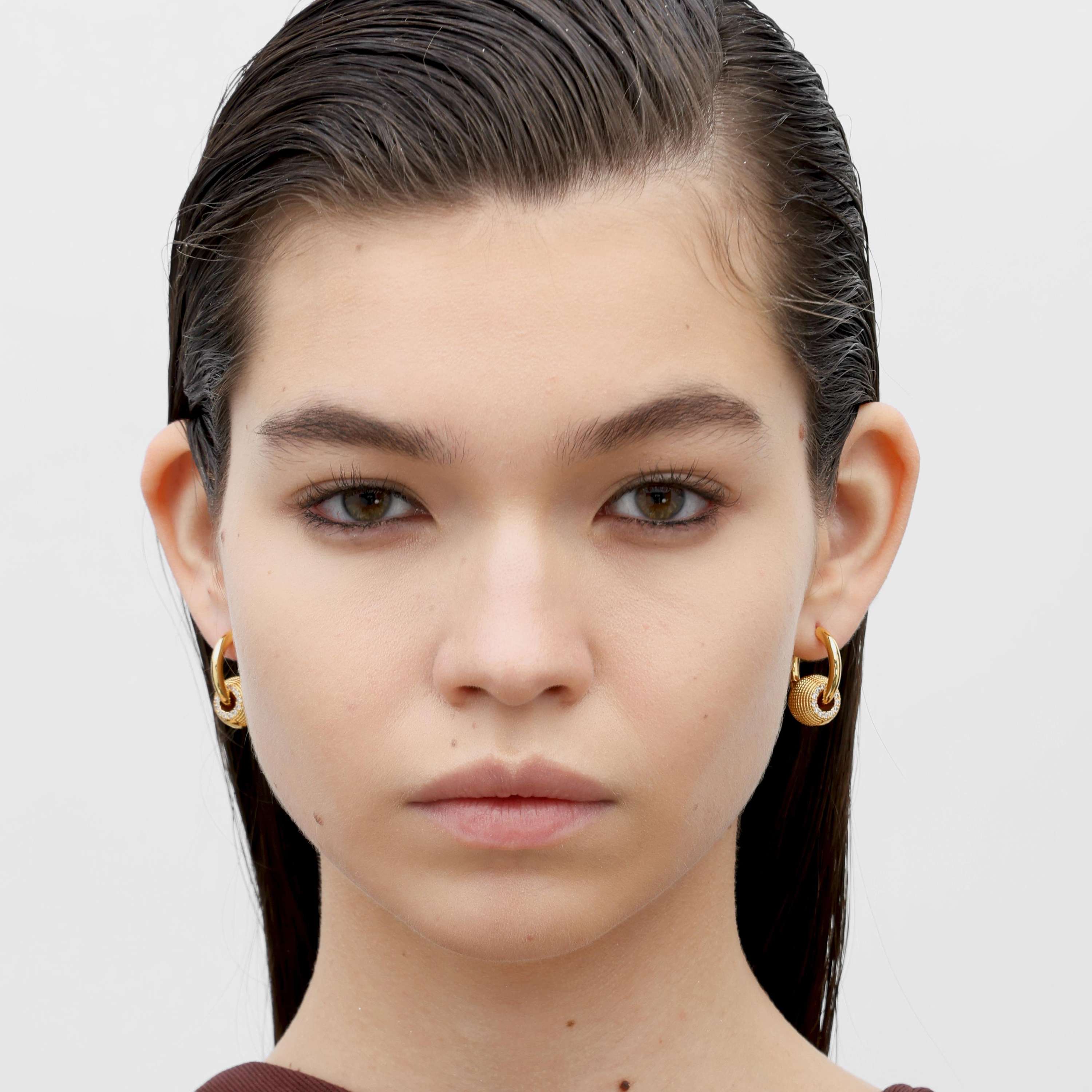 RSNY Diamond Textured Earrings - RSNY R2157B 铜镀金/银耳针 约13*20*24mm 波点型设计元素/时尚感几何造型/纯银高品质耳针/精致感细节处理