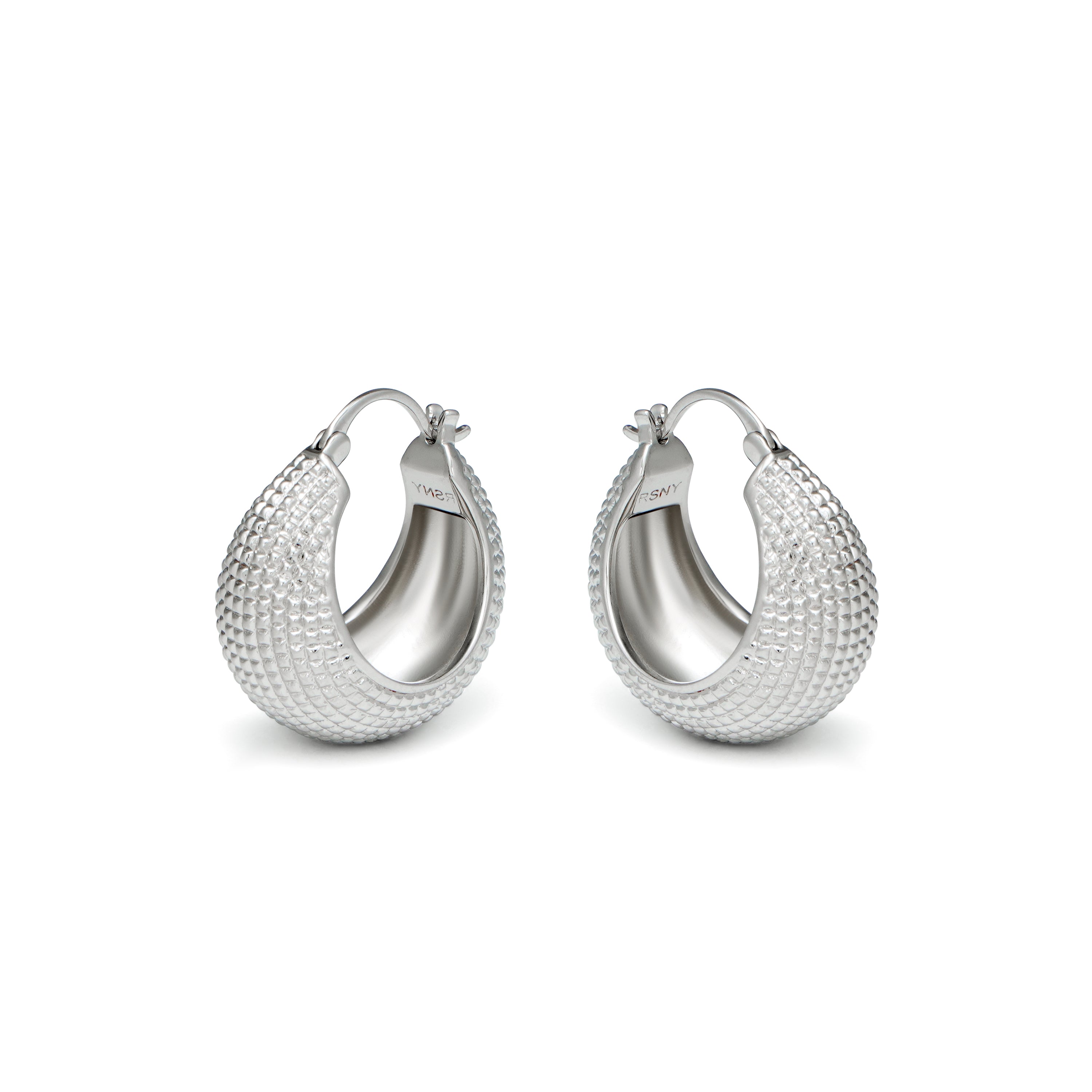 RSNY Diamond Geometric Earrings - RSNY R2080A copper rhodium plating Weight: 11g Size: 23 * 14 * 24mm Diamond pattern design elements/exquisite detail processing/fashionable geometric modeling/mirror-level precision polishing/lightweight brand craftsmanship