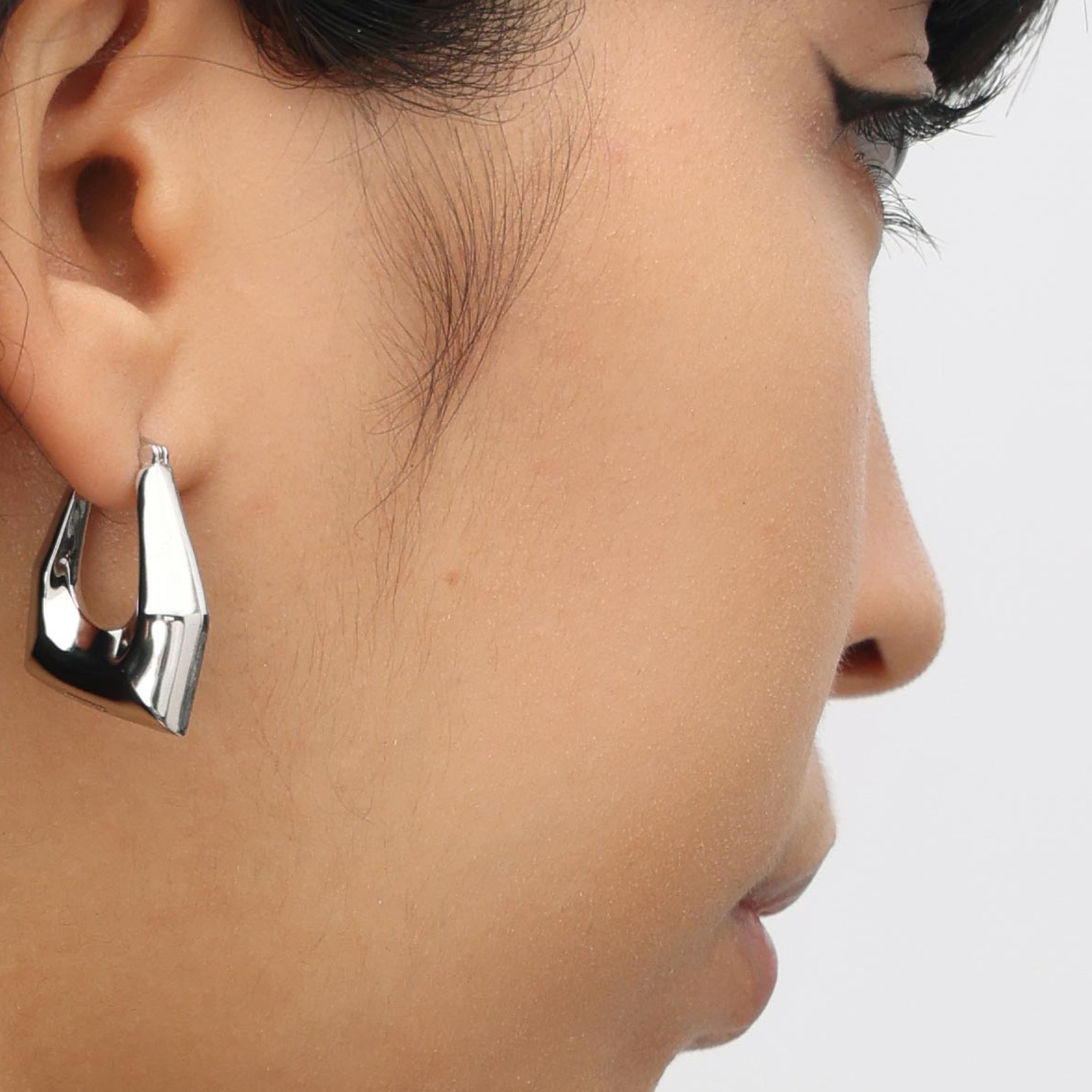 RSNY Shaped Diamond Line Earrings - RSNY R2085A Copper Rhodium Plated/S925 Tremella Needle Weight: 8.7g Size: 27 * 19 * 5mm Diamond grade delicate cut/exquisite detail treatment/sterling silver high-quality ear acupuncture/mirror grade Seiko polishing/lightweight brand craftsmanship