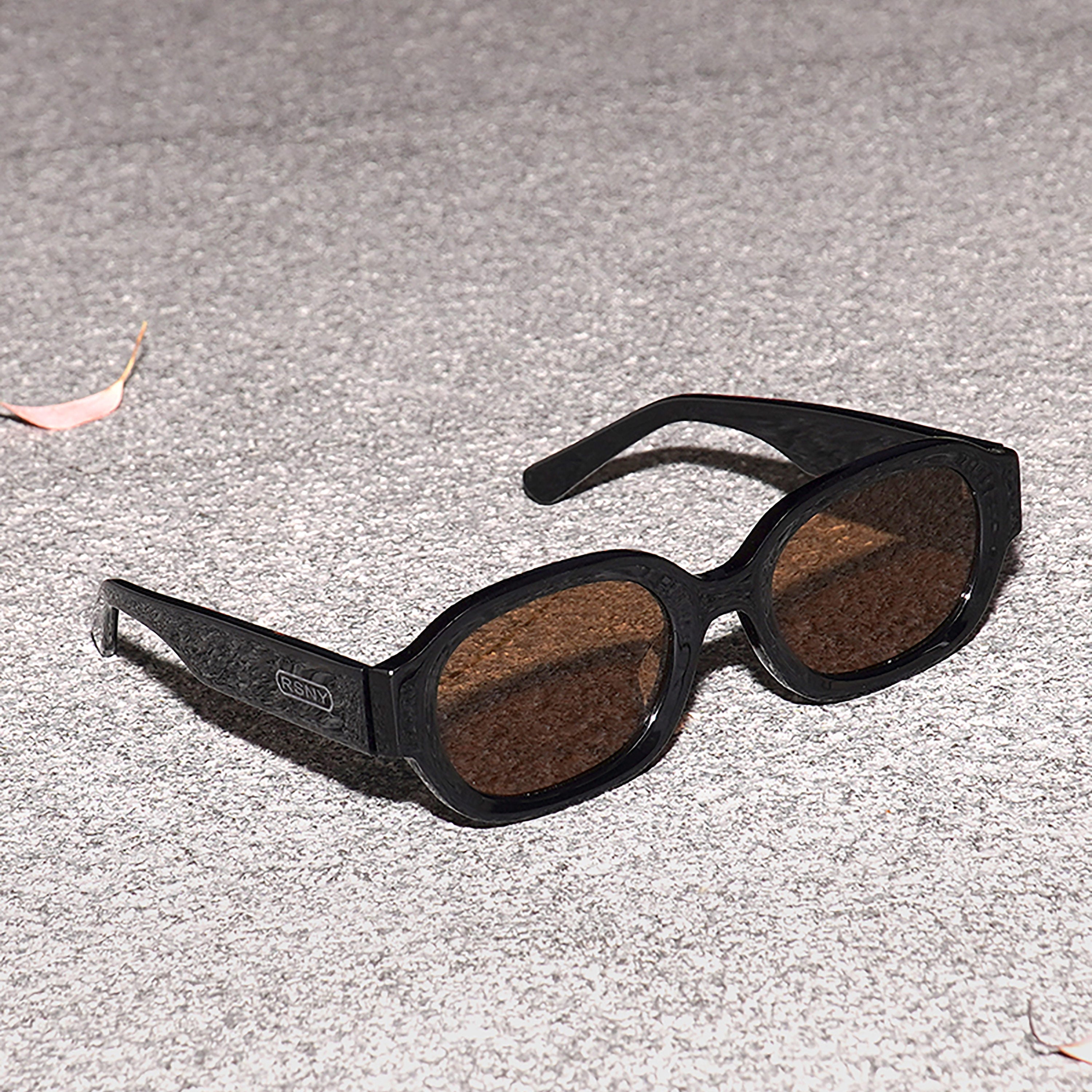 RSNY UN Retro Oval Sunglasses - RSNY ·MJ0007B · Plate/nylon lenses · Frame width 148.5mm/temple length 147mm · Lens width 53mm/height 38.2mm · Unisex retro oval design/0 touch metal logo/widened temple is more comfortable to wear/retro brown lenses