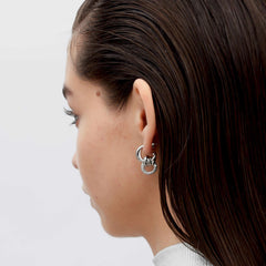 RSNY geometric abstract winding stud earrings - RSNY R2186A 铜镀铑/银耳针 约24*16*9mm 钻石纹链条元素/交错环几何造型/轻量化品牌工艺/微厚重精巧质感