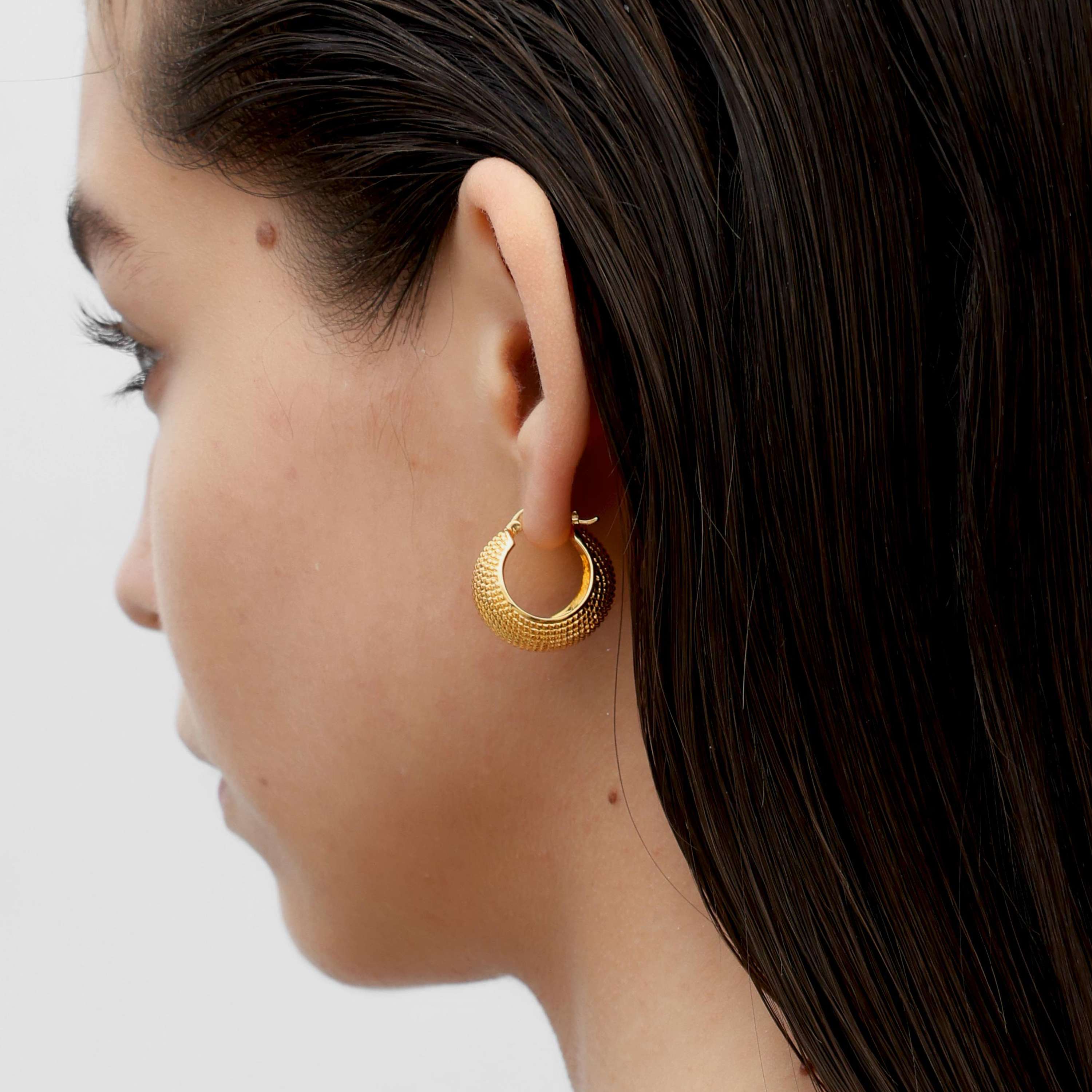 RSNY Diamond Geometric Earrings - RSNY R2080B 铜镀金/银耳针 重量:11g 约23*14*24mm 钻石纹设计元素/精致感细节处理/时尚感几何造型/镜面级精工抛光/轻量化品牌工艺