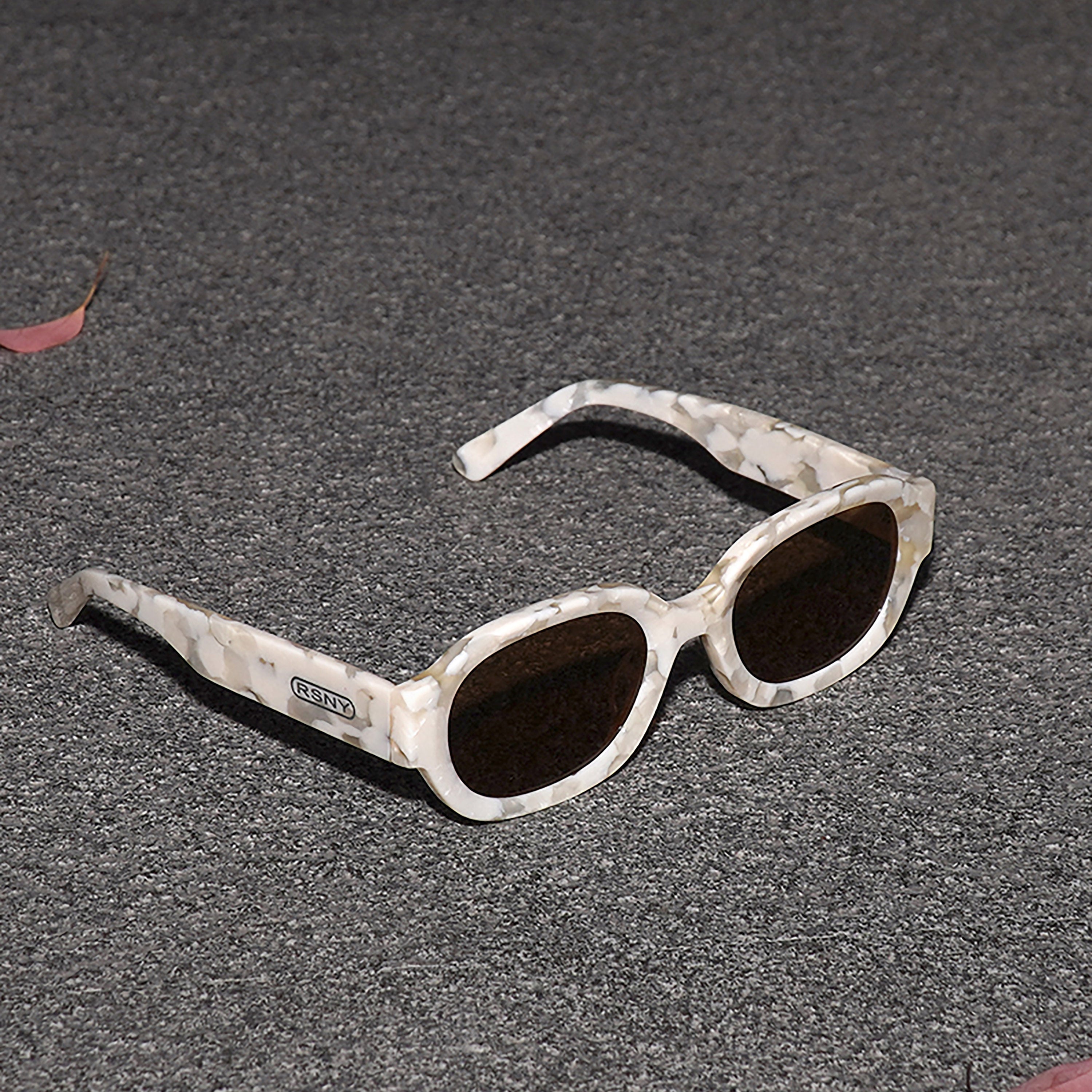 RSNY UN Retro Oval Sunglasses - RSNY ·MJ0007D · Plate/nylon lenses · Frame width 148.5mm/temple length 147mm · Lens width 53mm/height 38.2mm · Unisex retro oval shape design/0 touch metal logo/widened temple is more comfortable to wear/customized white retro texture plate