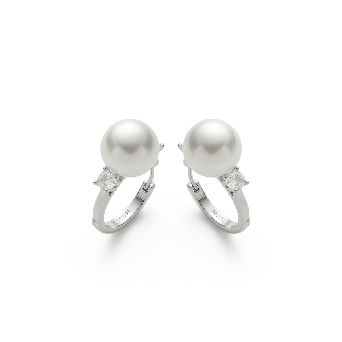 RSNY pearl ring earrings - RSNY R2163A 铜镀铑/银耳针 约19*31*12mm 立体感几何设计/钻戒式精巧造型/优选精品级贝珠/精致感细节处理