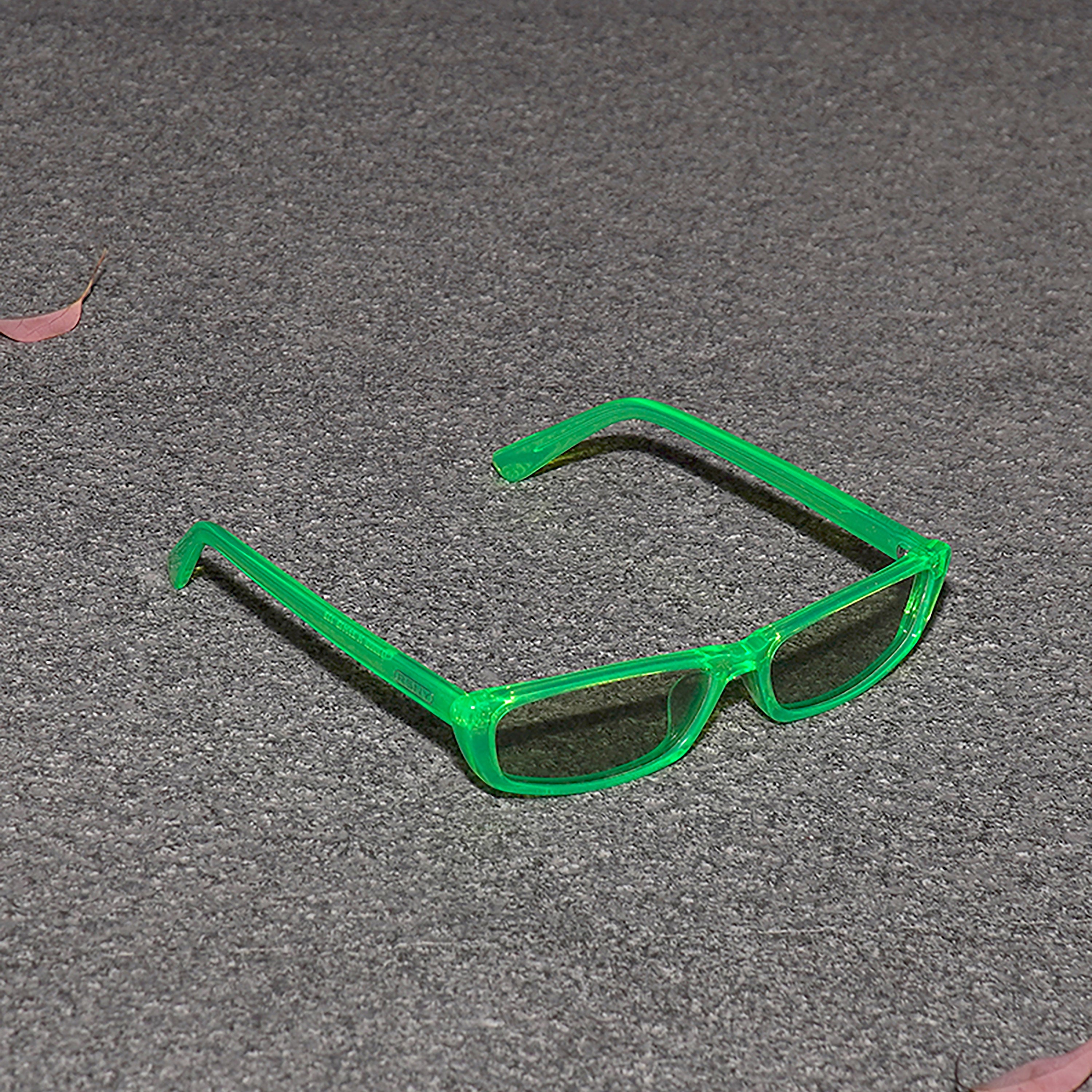 RSNY NP Sharp Blade Sunglasses - RSNY ·MJ0006D · Plate/nylon lenses · Frame width 145mm/temple length 145mm · Lens width 56mm/height 26mm · Unisex blade with extremely narrow frame design/0 touch metal logo/darling of fashion circle spire people/70 degree transparent fluorescent green
