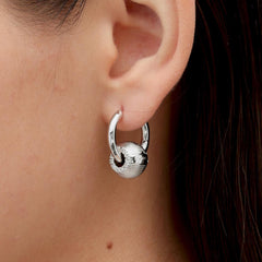 RSNY Diamond Textured Earrings - RSNY R2157A 铜镀铑/银耳针 约13*20*24mm 波点型设计元素/时尚感几何造型/纯银高品质耳针/精致感细节处理
