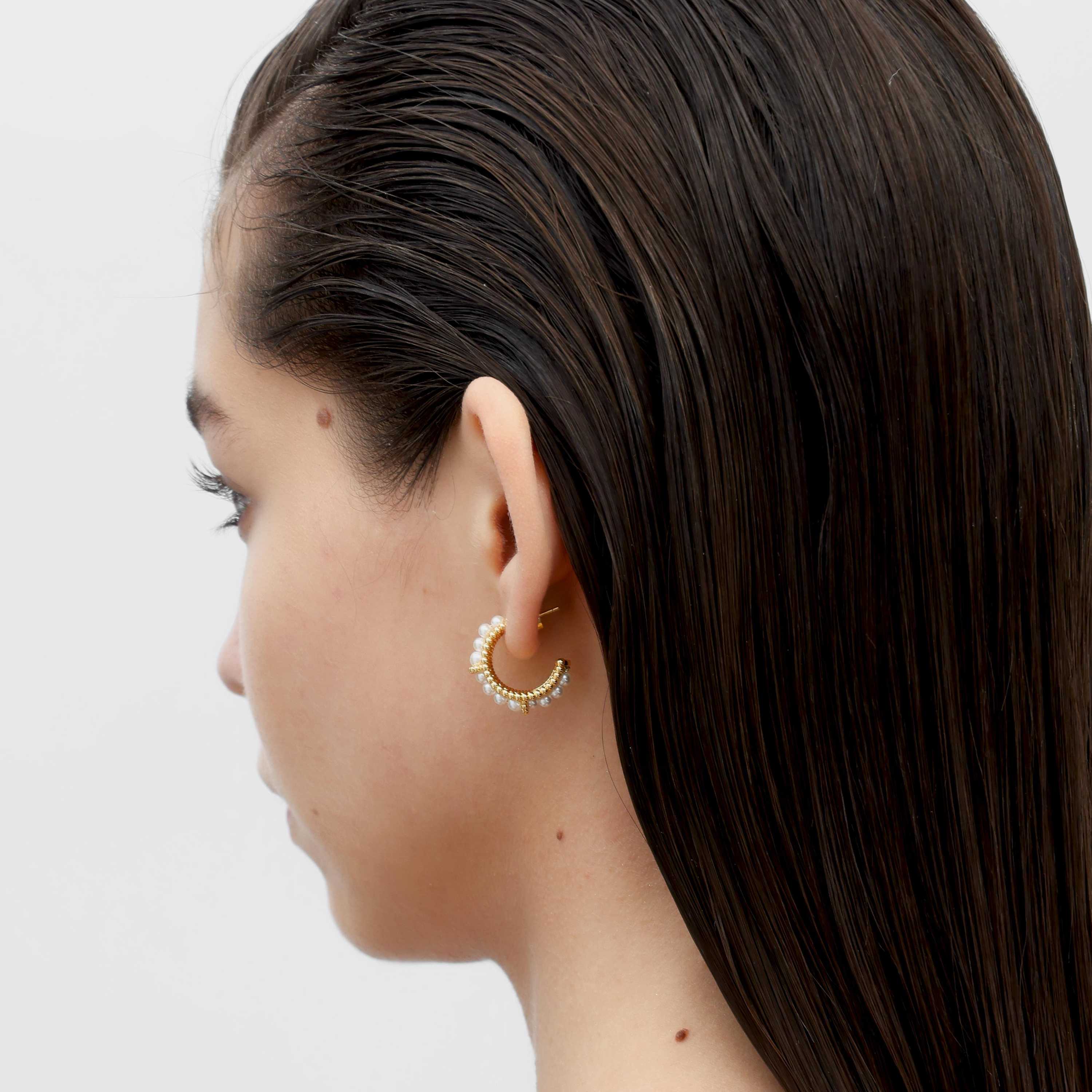 RSNY pearl earrings - RSNY R2153B 铜镀金/银耳针 约21*9*21mm 波点型设计元素/时尚感几何造型/优选精品级贝珠/精致感细节处理