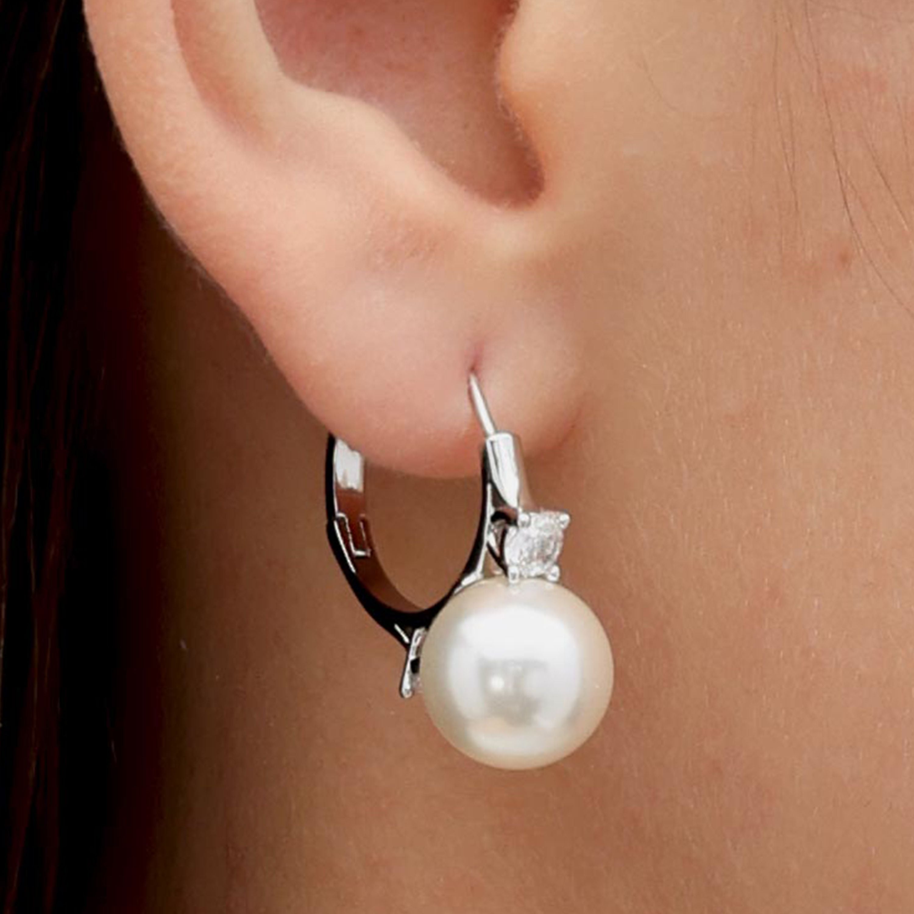 RSNY pearl ring earrings - RSNY R2163A 铜镀铑/银耳针 约19*31*12mm 立体感几何设计/钻戒式精巧造型/优选精品级贝珠/精致感细节处理