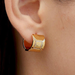 RSNY Diamond Textured Earrings - RSNY R2111B 铜镀金/银耳针 约12*15*15mm 时尚感几何造型/镜面级精工抛光/精致感细节处理/钻石级精巧切面
