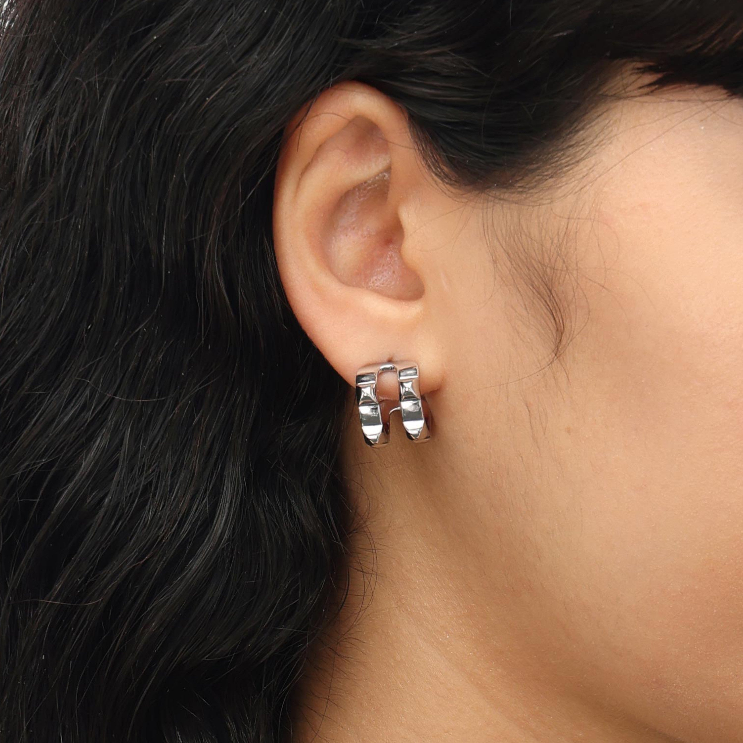 RSNY Diamond Textured Earrings - RSNY R2077A copper rhodium plating Weight: 7.2g Size: 14 * 12 * 17mm Diamond-grade delicate cut/exquisite detail processing/fashionable geometric modeling/mirror-grade Seiko polishing/lightweight brand craftsmanship