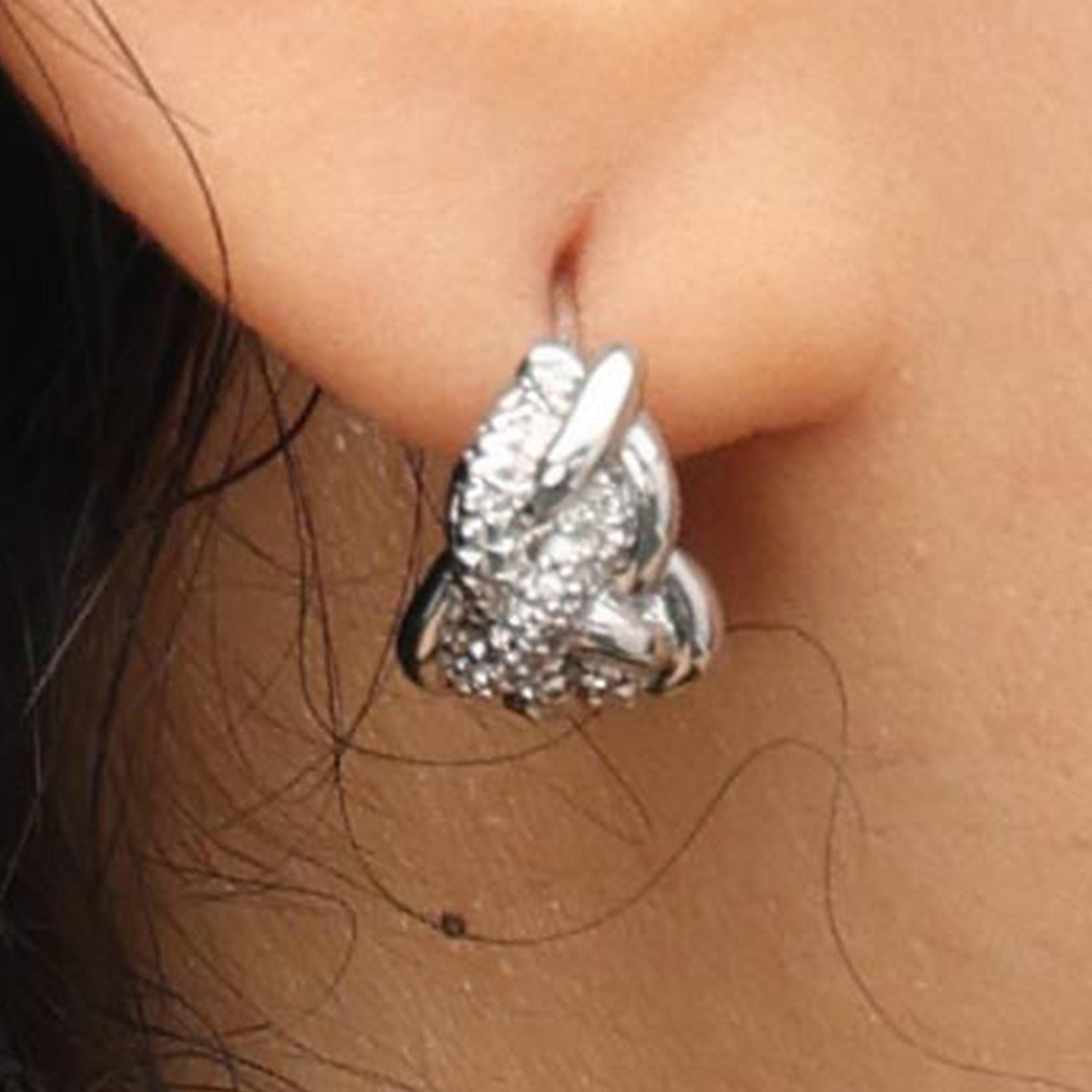 RSNY line shape earrings - RSNY R2108A 铜镀铑/银耳针 约10*15*16mm 几何缠绕感元素/纯手工镶嵌技艺/马蹄环几何造型/纯银高品质耳针