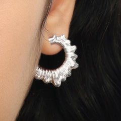 RSNY pleated earrings - RSNY R2089B 铜镀金/S925银耳针/品牌耳堵 重量:9.5g 尺寸:24*17*14mm 时尚绕圈纹设计/精致感细节处理/纯银高品质耳针/镜面级精工抛光/轻量化品牌工艺