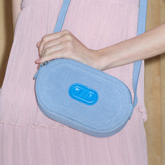 RSNY Oval Loop Pig Nose Shoulder Bag - Denim Color Matching - RSNY Length 20.5 * Width 6 * Height 12cm Shoulder strap 110cm net size Round, cow leather, quilted, front concave embossed logo, top zipper, main interlayer, shoulder.