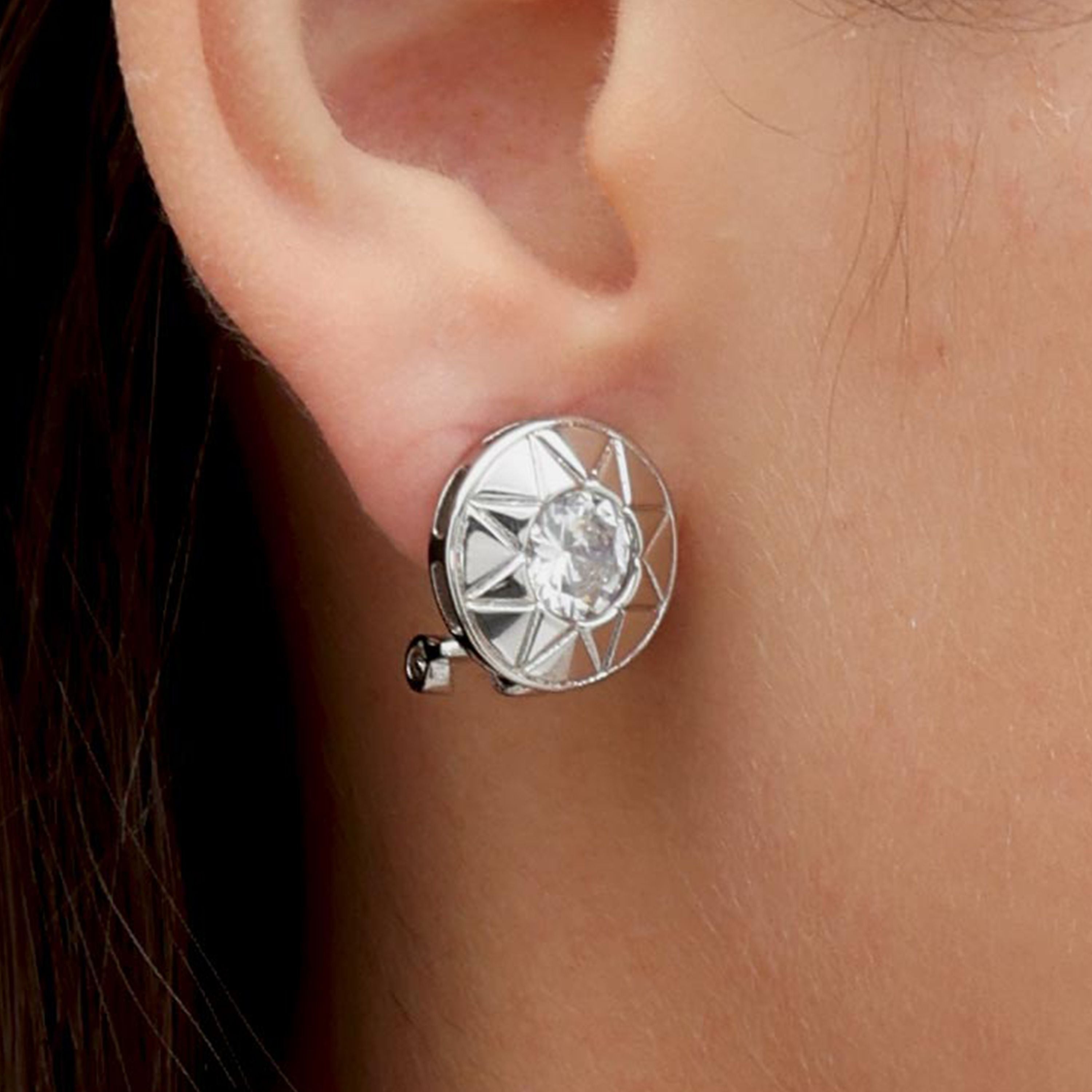 RSNY round diamond stud earrings - RSNY R2117A 铜镀铑/银耳针 约16*16*4mm 钻石型设计元素/半球体几何造型/纯手工镶嵌技艺/精致感细节处理