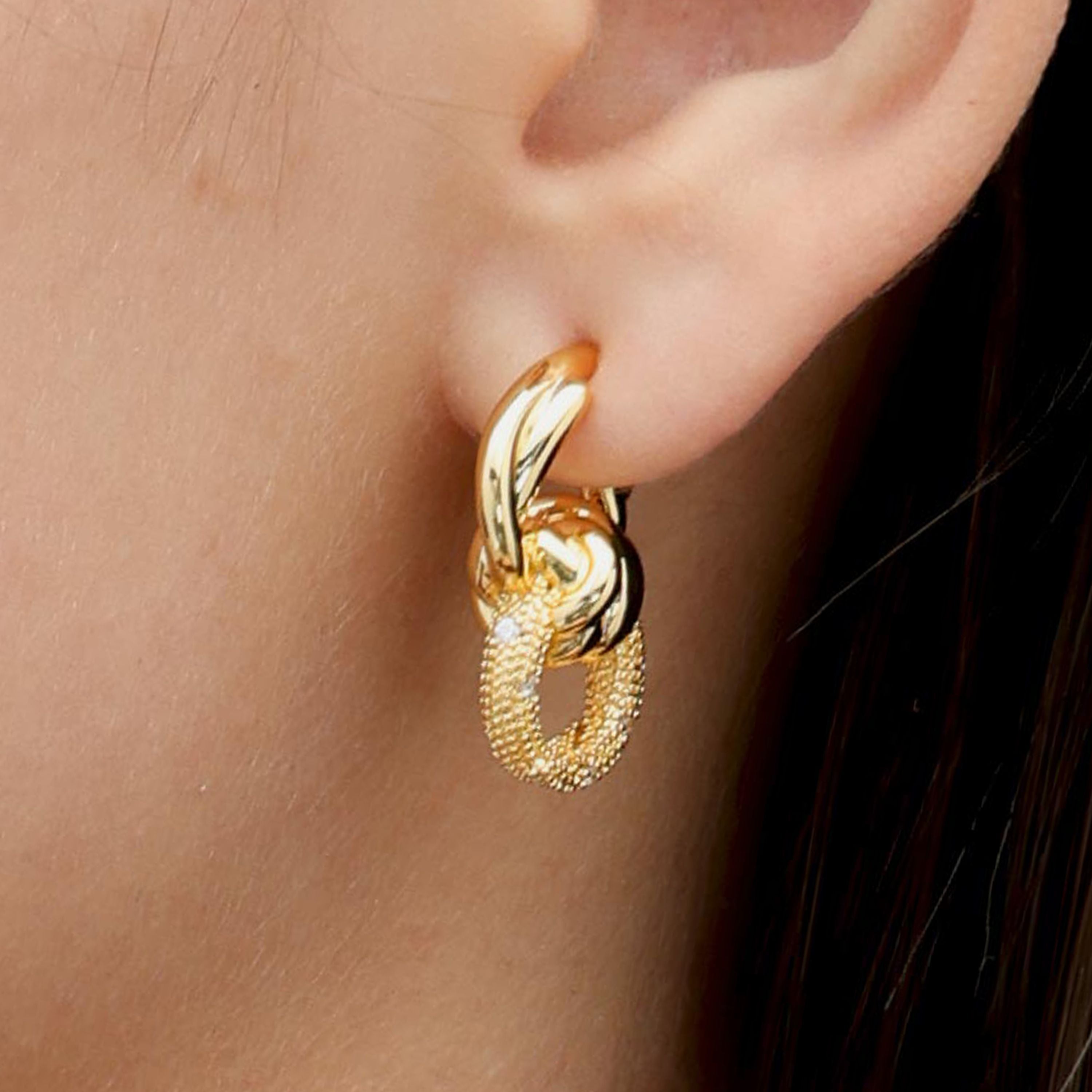 RSNY geometric abstract winding stud earrings - RSNY R2186B 铜镀金/银耳针 约24*16*9mm 钻石纹链条元素/交错环几何造型/轻量化品牌工艺/微厚重精巧质感