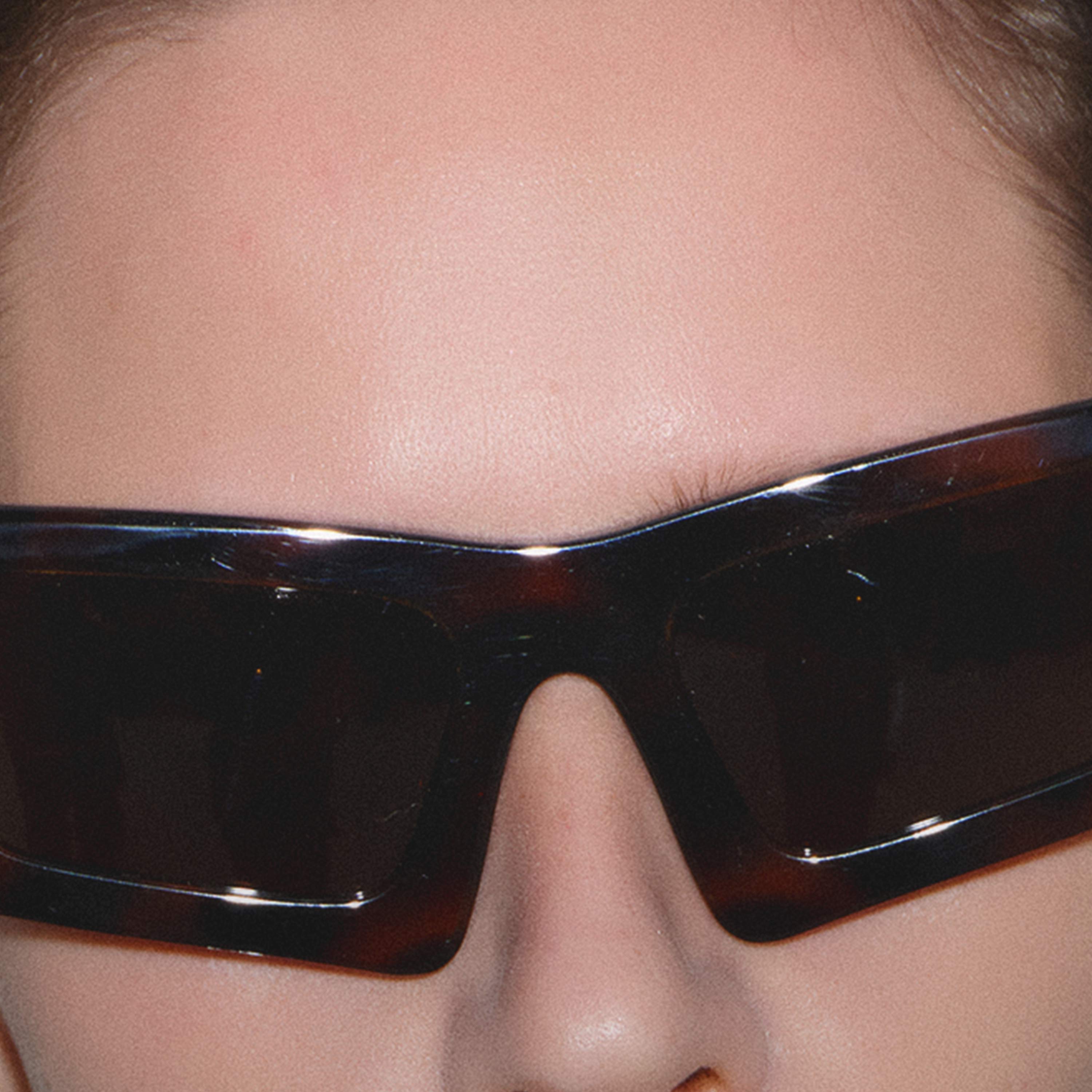 RSNY Glam SQUARE Sunglasses - RSNY ·MJ0012B · Plate/nylon lenses · Frame width 145.6mm/temple length 145mm · Lens width 53mm/height 36.9mm · Unisex attractive geometric square frame design/0 touch metal logo/bold frame for more visual focus/tortoiseshell frame and brown temple mix and match color matching