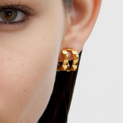 RSNY Diamond Textured Earrings - RSNY R2077B 铜镀金/银耳针 重量:7.2g 约14*12*17mm 钻石级精巧切面/精致感细节处理/时尚感几何造型/镜面级精工抛光/轻量化品牌工艺