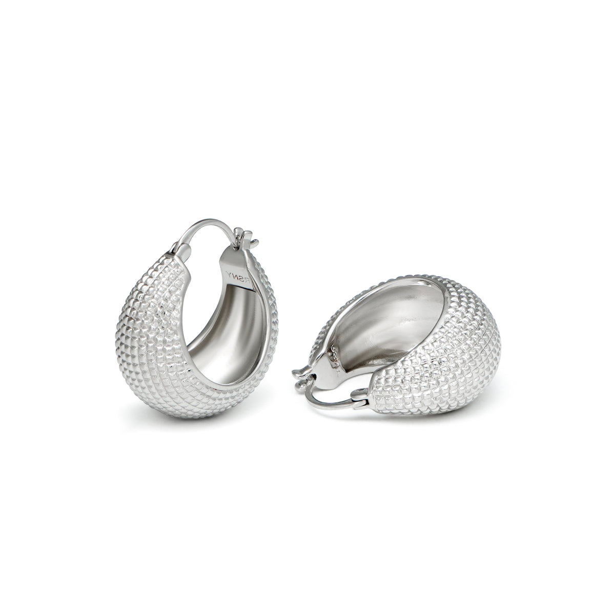 RSNY Diamond Geometric Earrings - RSNY R2080A copper rhodium plating Weight: 11g Size: 23 * 14 * 24mm Diamond pattern design elements/exquisite detail processing/fashionable geometric modeling/mirror-level precision polishing/lightweight brand craftsmanship