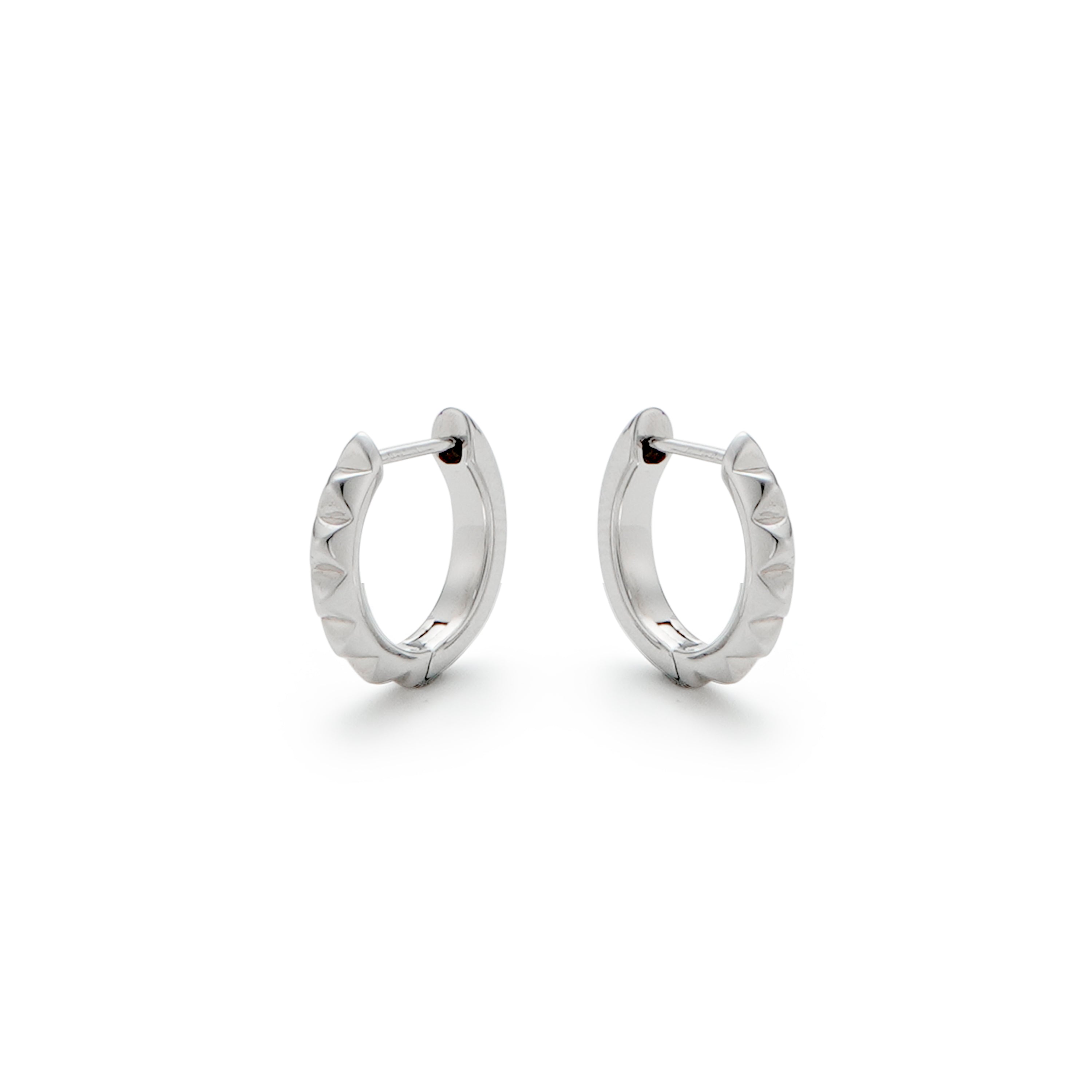 RSNY diamond pattern earrings - RSNY R2024A copper rhodium plating Weight: 3.3g Size: 16 * 3 * 16mm Diamond pattern design elements/horseshoe ring geometric shape/sterling silver high-quality ear needles/mirror-grade precision polishing/lightweight brand craftsmanship