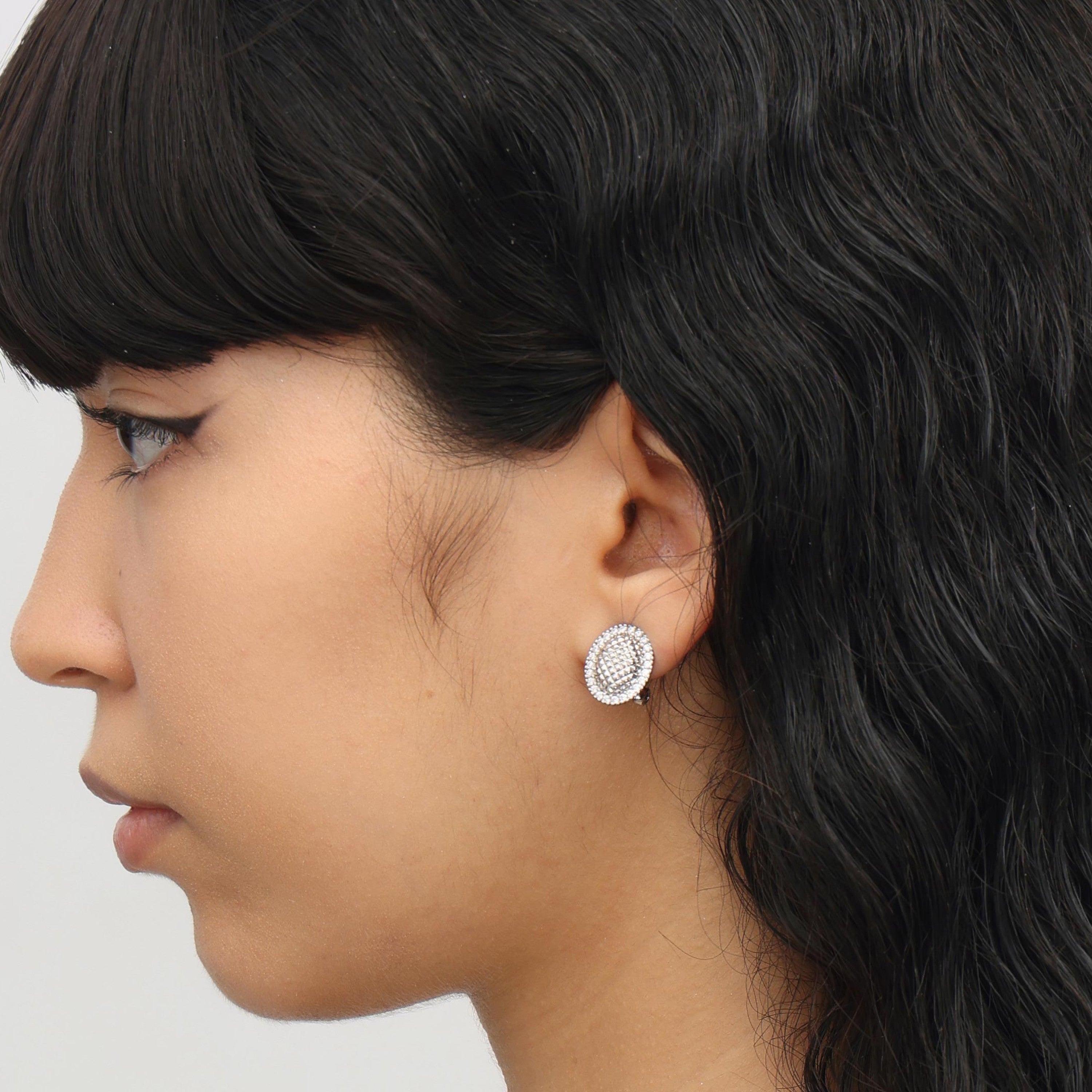 RSNY Diamond Egg Earrings - RSNY R2042A Copper Rhodium Plated/S925 Tremella Needle/Cubic Zirconia Weight: 5.4g Size: 15 * 13 * 5mm Diamond pattern design elements/sterling silver high-quality ear needles/pure manual inlay skills/mirror-level precision polishing/lightweight brand craftsmanship