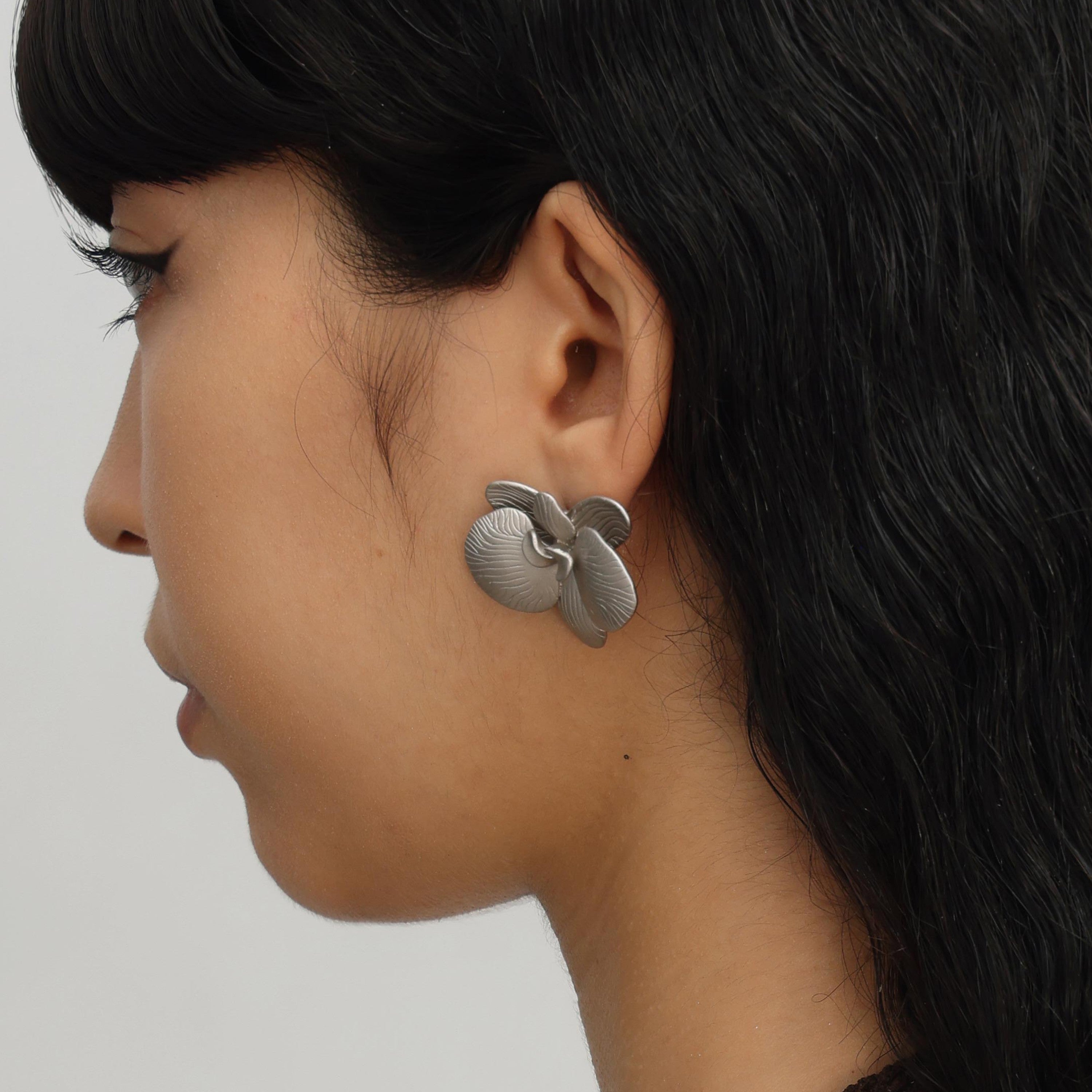 RSNY flower stud earrings - RSNY R2015 Size: 38 * 32 * 8mm Elegant flower elements/fashionable geometric shape/sterling silver high-quality ear needles/pure handmade fine carving process
