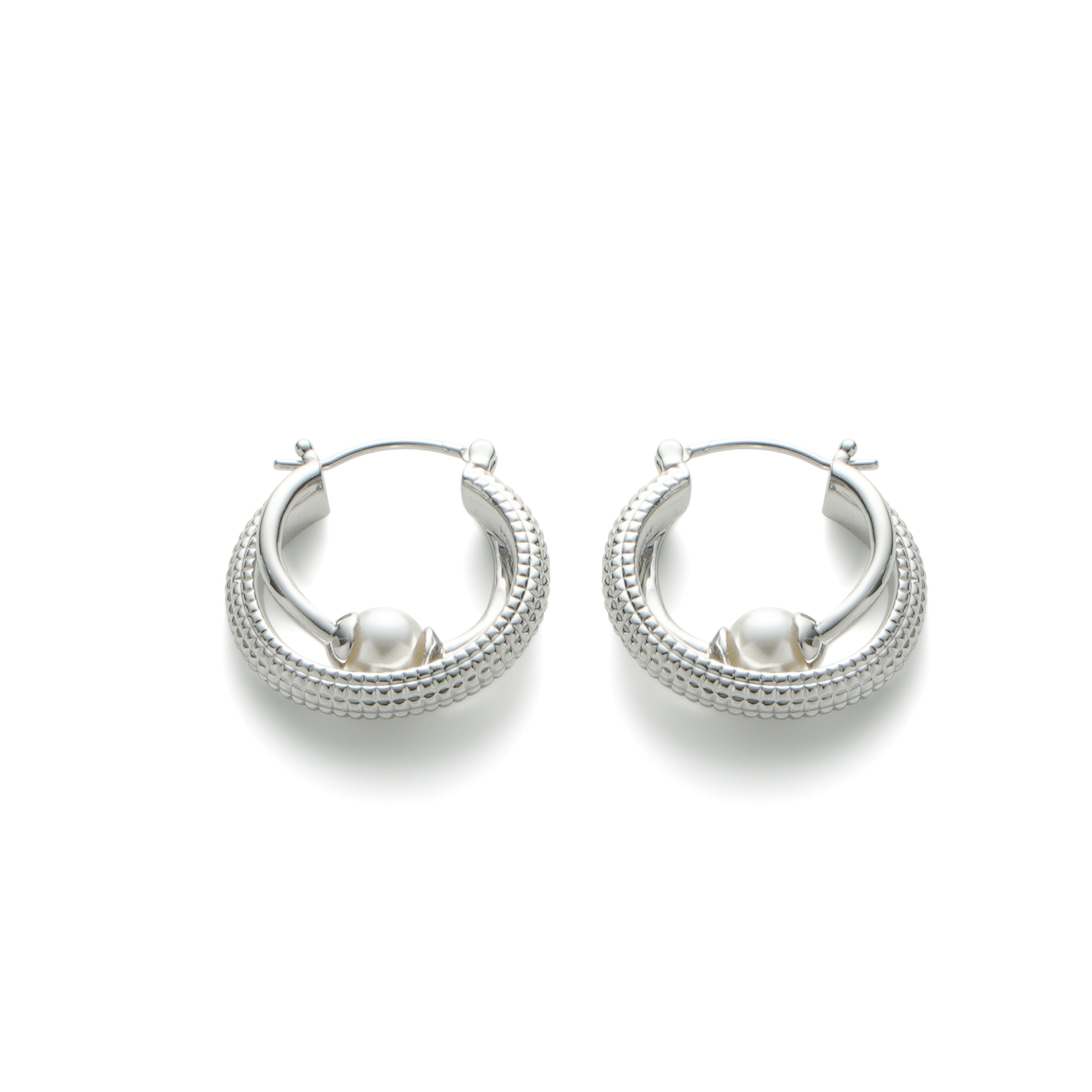 RSNY double pearl earrings - RSNY R2139A 铜镀铑/银耳针 约6*22*23mm 钻石纹设计元素/时尚感几何造型/优选精品级贝珠/精致感细节处理
