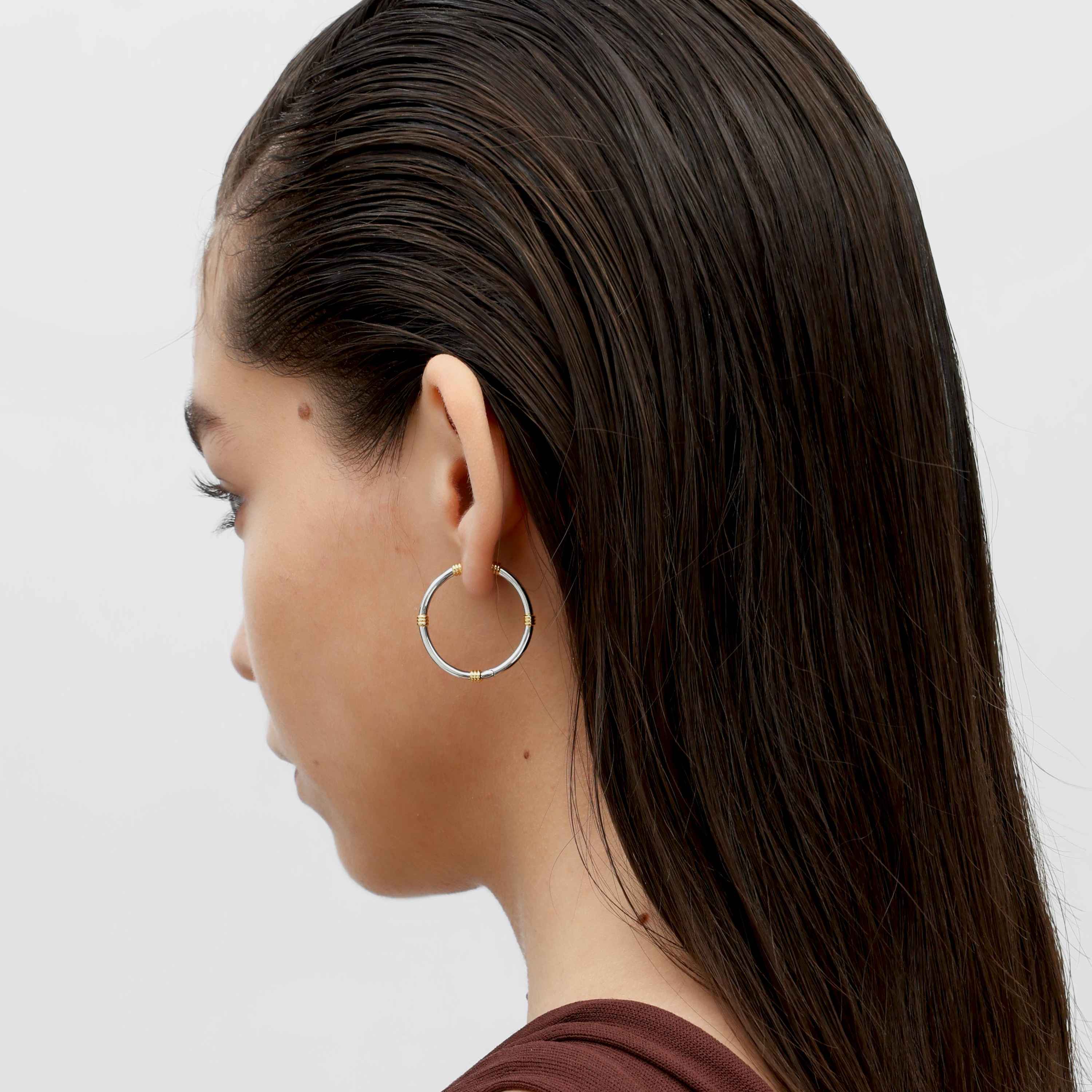 RSNY Simple Roman Earrings - RSNY R2137A 铜镀铑/银耳针 约3*31*31mm 时尚绕圈纹设计/双色奢品级电镀/几何感切面造型/精致感细节处理