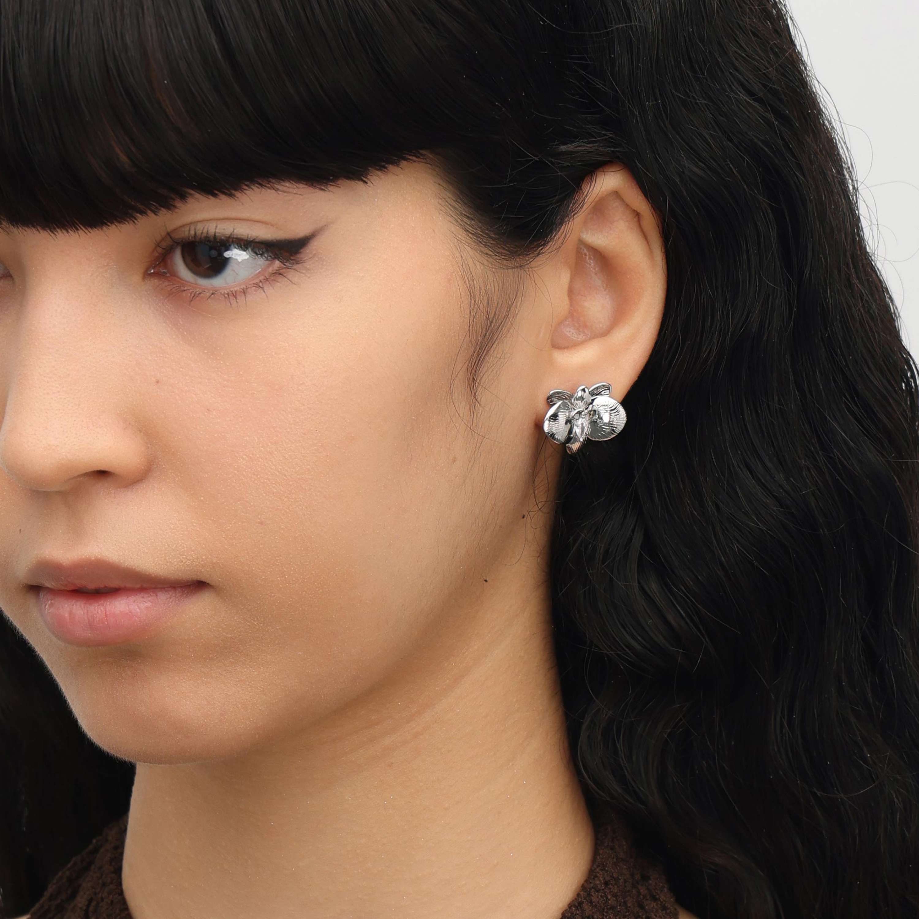 RSNY orchid stud earrings - RSNY R2114A 铜镀铑/银耳针 约20*17*7mm 优雅感花朵元素/时尚感几何造型/纯银高品质耳针/纯手工精雕工艺