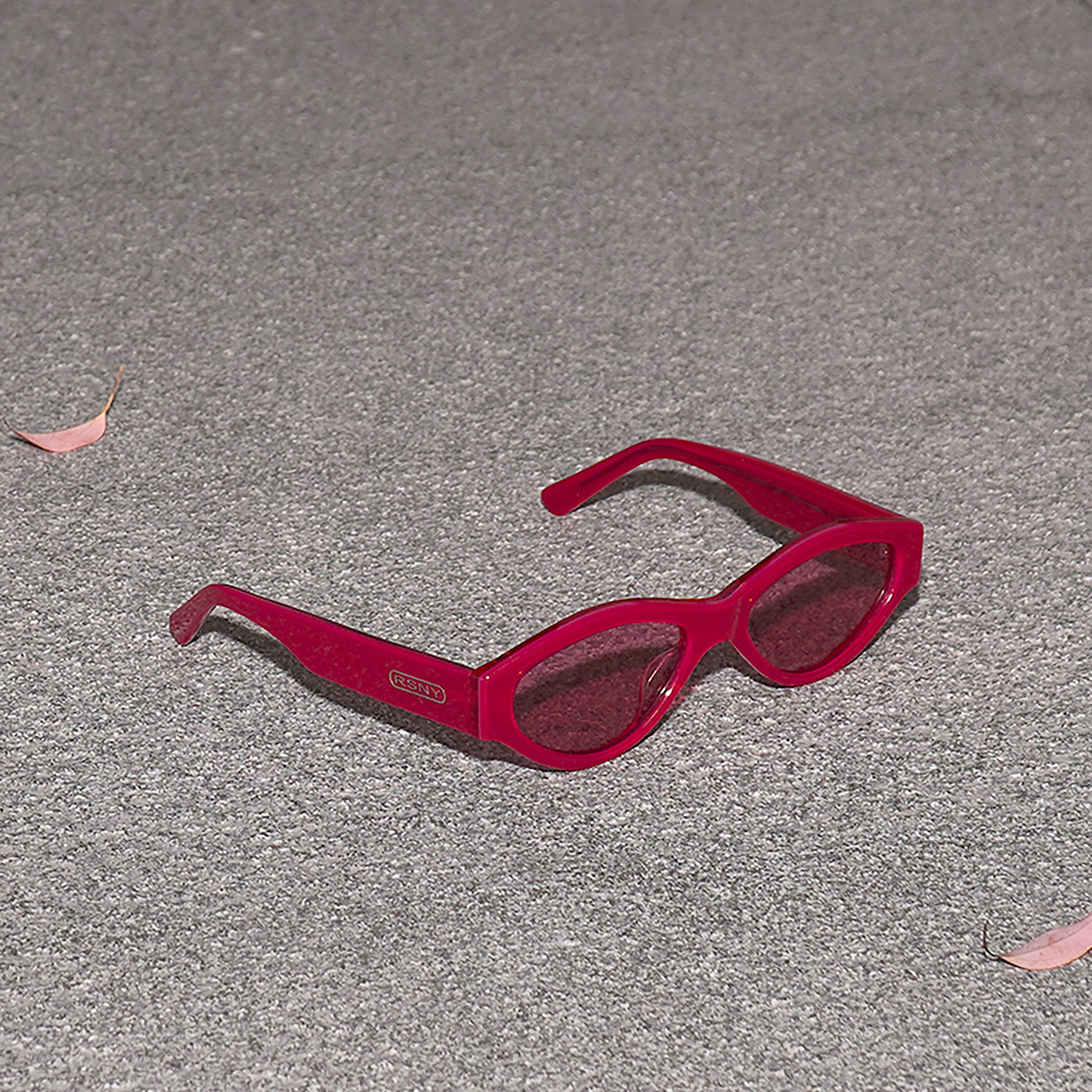 RSNY NP Cat Eye Sunglasses - RSNY ·MJ0005E · Plate/nylon lenses · Frame width 145mm/temple length 145mm · Lens width 54mm/height 33.4mm · Unisex aesthetic cat eye frame design/0 touch metal logo/widened temple on both sides/personalized rose red lenses and plates