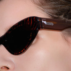 RSNY Dazzling SOFT Cat Eye Sunglasses - RSNY ·MJ0011B · Plate/nylon lenses · Frame width 145.7mm/temple length 145mm · Lens width 50mm/height 36.5mm · Unisex triangular cat glasses frame design/0 touch metal logo/widened temple is more comfortable to wear/tortoiseshell color frame and brown temple mix and match color matching