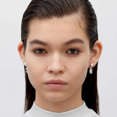 RSNY irregular pearl stud earrings - RSNY R2151A 铜镀铑/银耳针 约8*18*7mm 波纹感设计元素/时尚感几何造型/精选优质仿钻石/精致感细节处理
