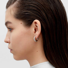 RSNY irregular shape earrings - RSNY R2172A 铜镀铑/银耳针 约18*18*8mm 圆环型设计元素/时尚感几何造型/优选精品级贝珠/精致感细节处理