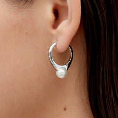 RSNY pearl ring earrings - RSNY R2145A 铜镀铑/银耳针 约8*26*20mm 钻石型设计元素/时尚感几何造型/优选精品级贝珠/精致感细节处理