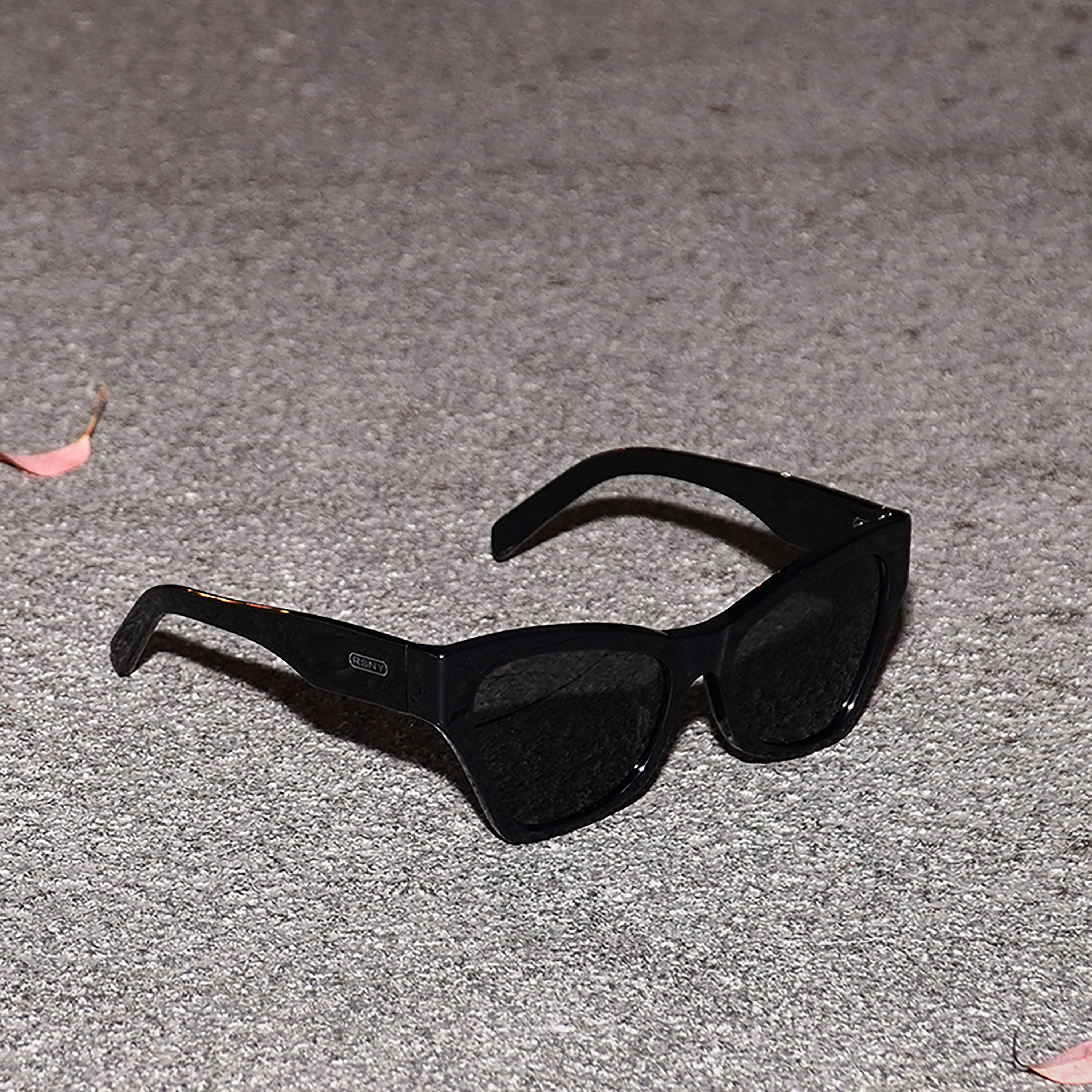 RSNY Square OVAL Butterfly Sunglasses - RSNY ·MJ0015A · Plate/nylon lenses · Frame width 145.7mm/temple length 145mm · Lens width 55mm/height 44.7mm Unisex butterfly wings exaggerated design/0 touch metal logo/20% upward line to increase fashion/elegant black high-quality board