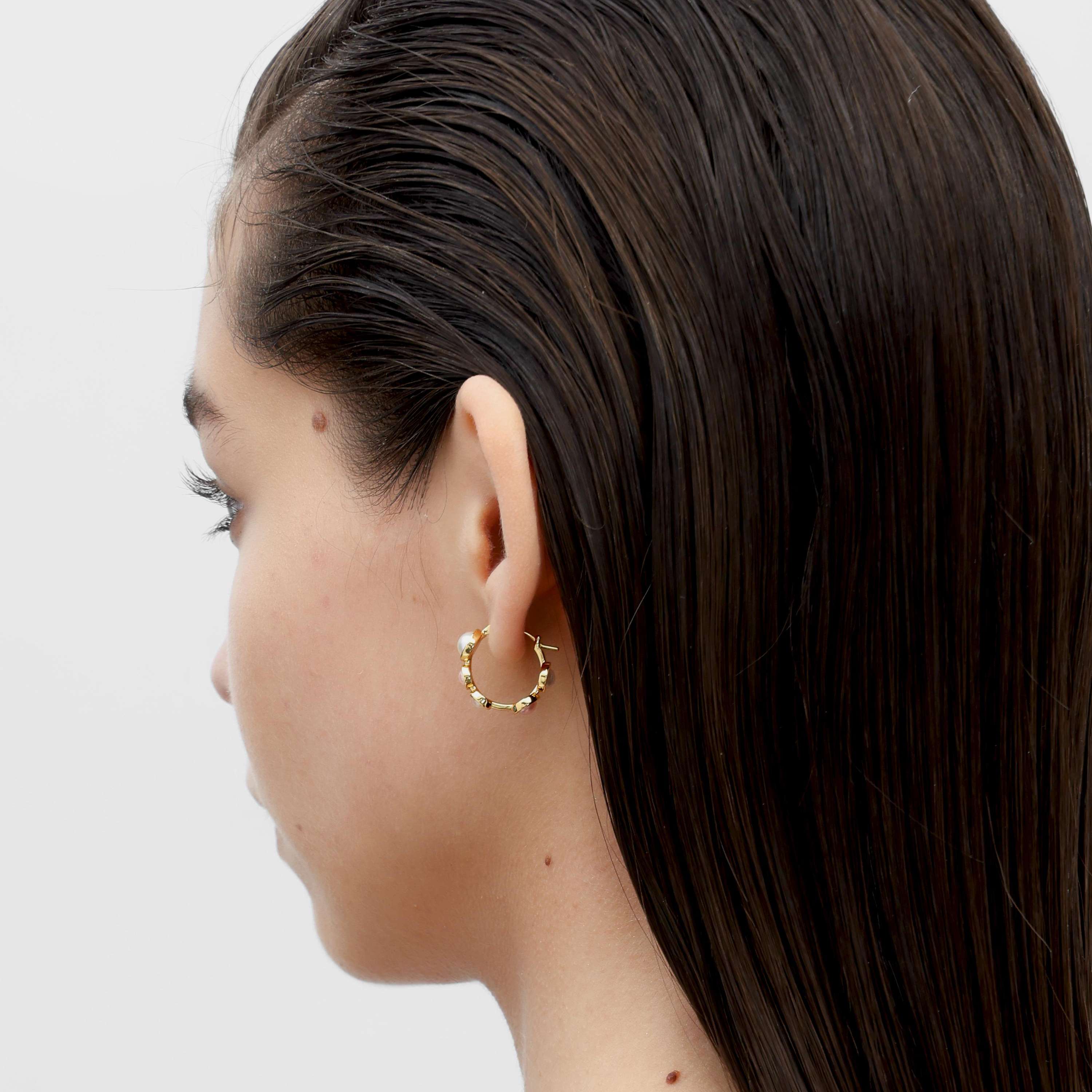 RSNY irregular pearl earrings - RSNY R2169B 铜镀金/银耳针 约22*22*7mm 圆环型设计元素/时尚感几何造型/优选精品级贝珠/精致感细节处理
