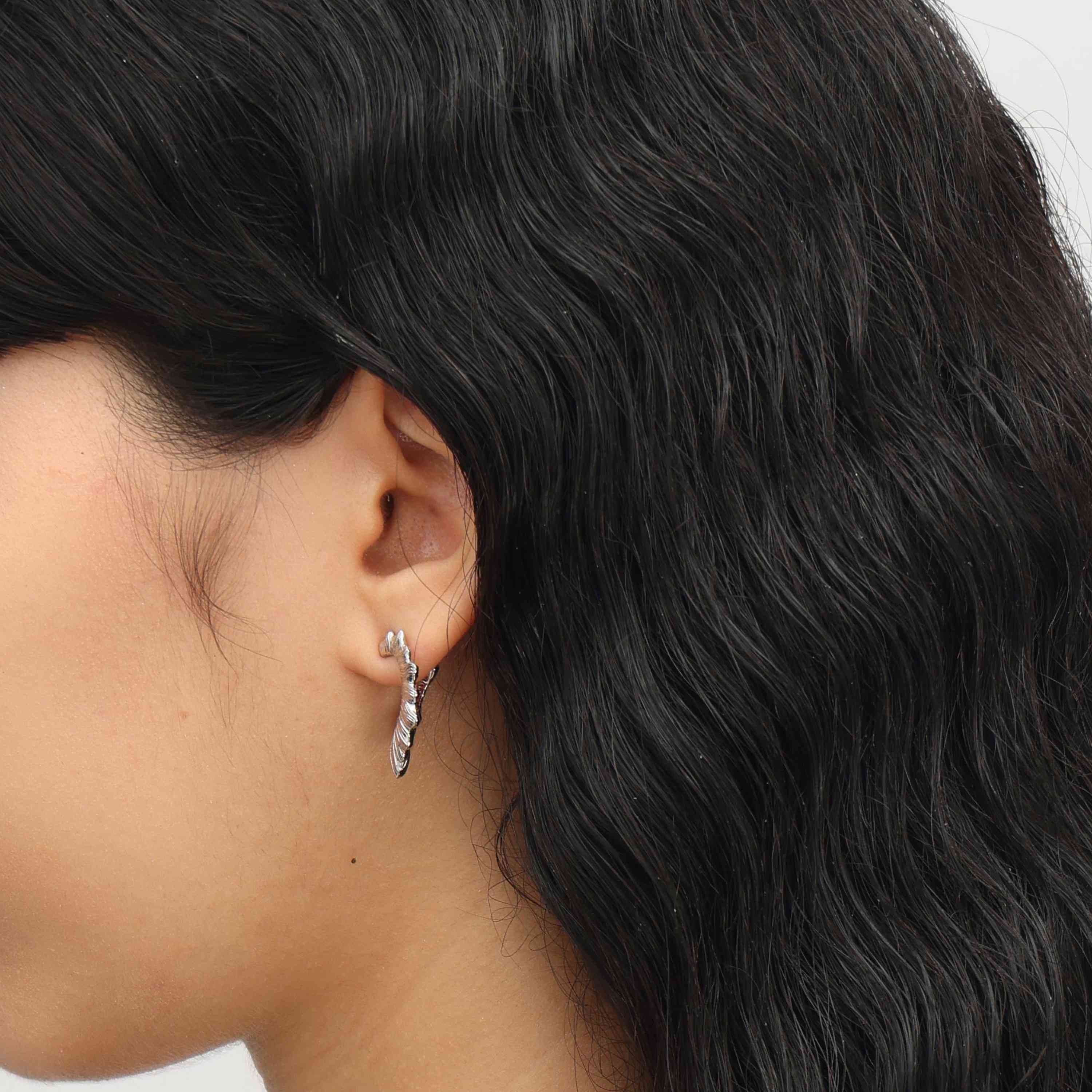 RSNY pleated earrings - RSNY R2089B 铜镀金/S925银耳针/品牌耳堵 重量:9.5g 尺寸:24*17*14mm 时尚绕圈纹设计/精致感细节处理/纯银高品质耳针/镜面级精工抛光/轻量化品牌工艺