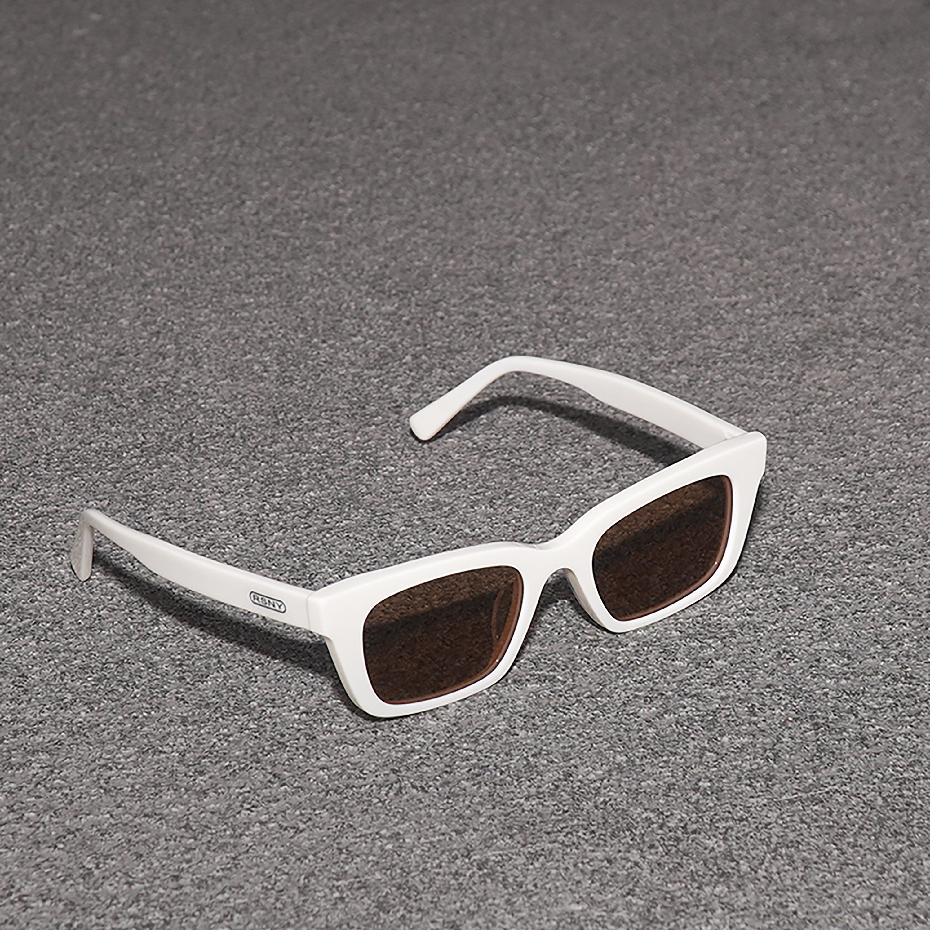 RSNY UN Cut Sunglasses - RSNY ·MJ0003C · Plate/nylon lenses · Frame width 148mm/temple length 150mm Lens width 51mm/height 34.4mm Unisex 15% up frame to enhance fashion/0 touch metal logo/milk white color scheme highlights soft and bright