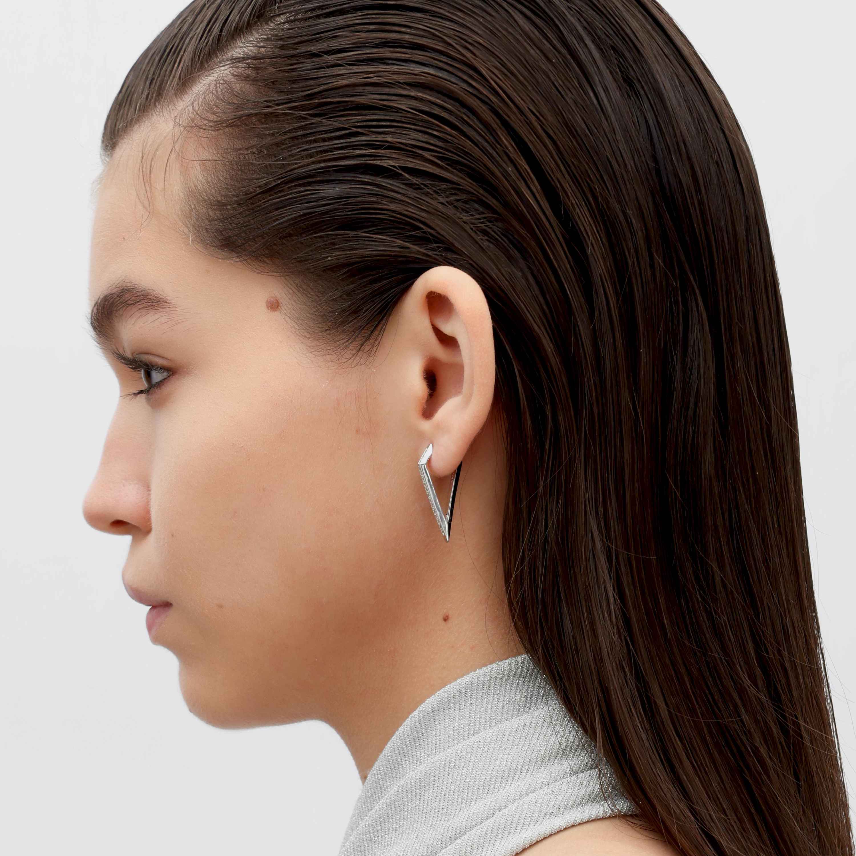 RSNY Diamond Line Earrings - RSNY R2146A 铜镀铑/银耳针 约3*30*15mm 几何感切面造型/镜面级精工抛光/纯手工镶嵌技艺/纯银高品质耳针