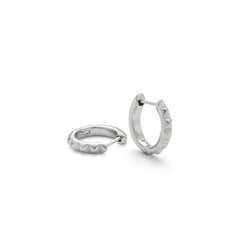 RSNY diamond pattern earrings - RSNY R2024A copper rhodium plating Weight: 3.3g Size: 16 * 3 * 16mm Diamond pattern design elements/horseshoe ring geometric shape/sterling silver high-quality ear needles/mirror-grade precision polishing/lightweight brand craftsmanship
