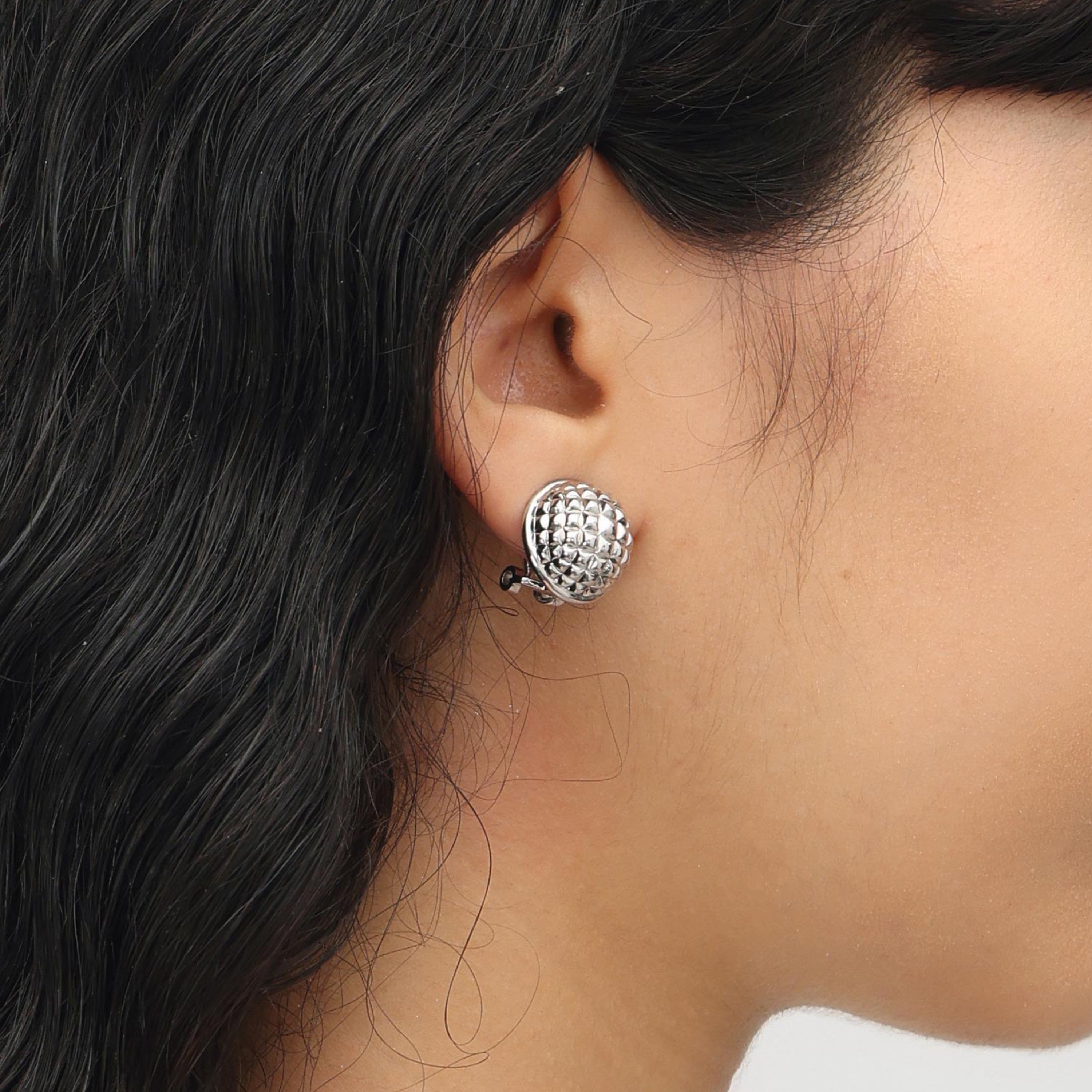 RSNY Diamond Textured Ball Earrings - RSNY R2021A Copper Rhodium Plated/S925 Tremella Needle Weight: 11.3g Size: 17 * 17 * 10mm Diamond pattern design elements/hemisphere geometry/lightweight hollowing process/mirror-grade precision polishing/high toughness spring ear buckle
