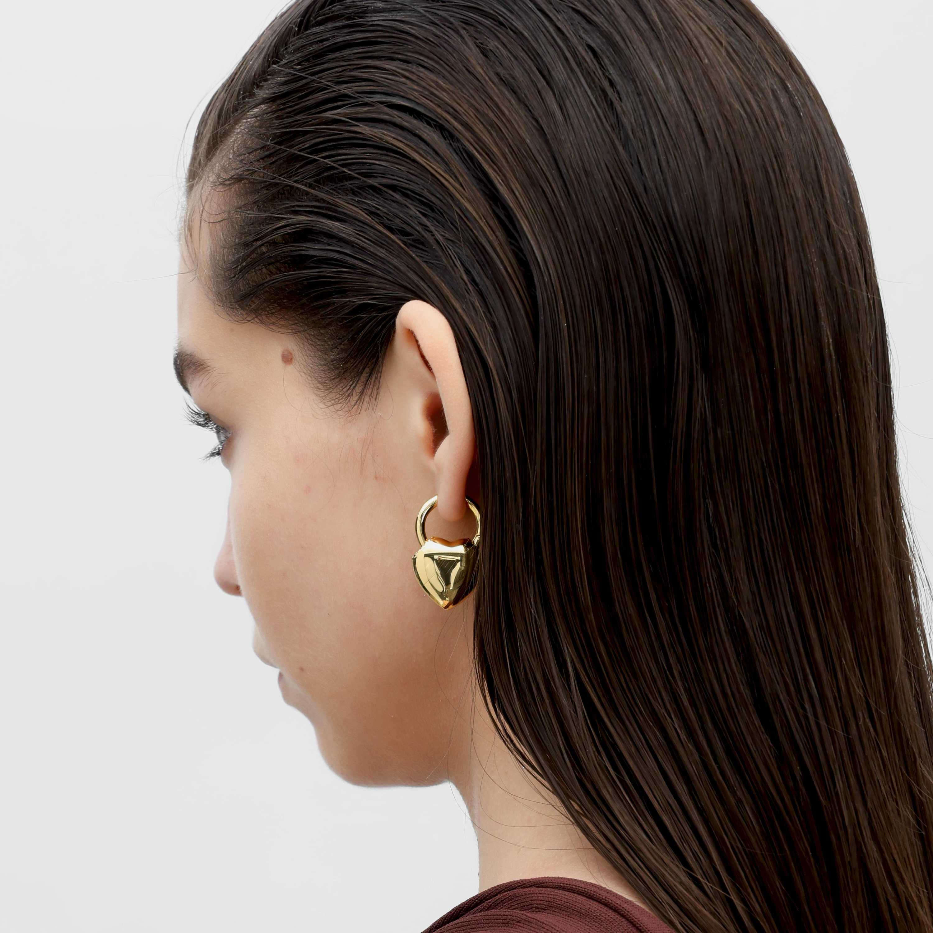 RSNY love shape earrings - RSNY R2159B 铜镀金/银耳针 约21*31*9mm 爱心型设计元素/轻量化镂空工艺/精选优质仿钻石/镜面级精工抛光